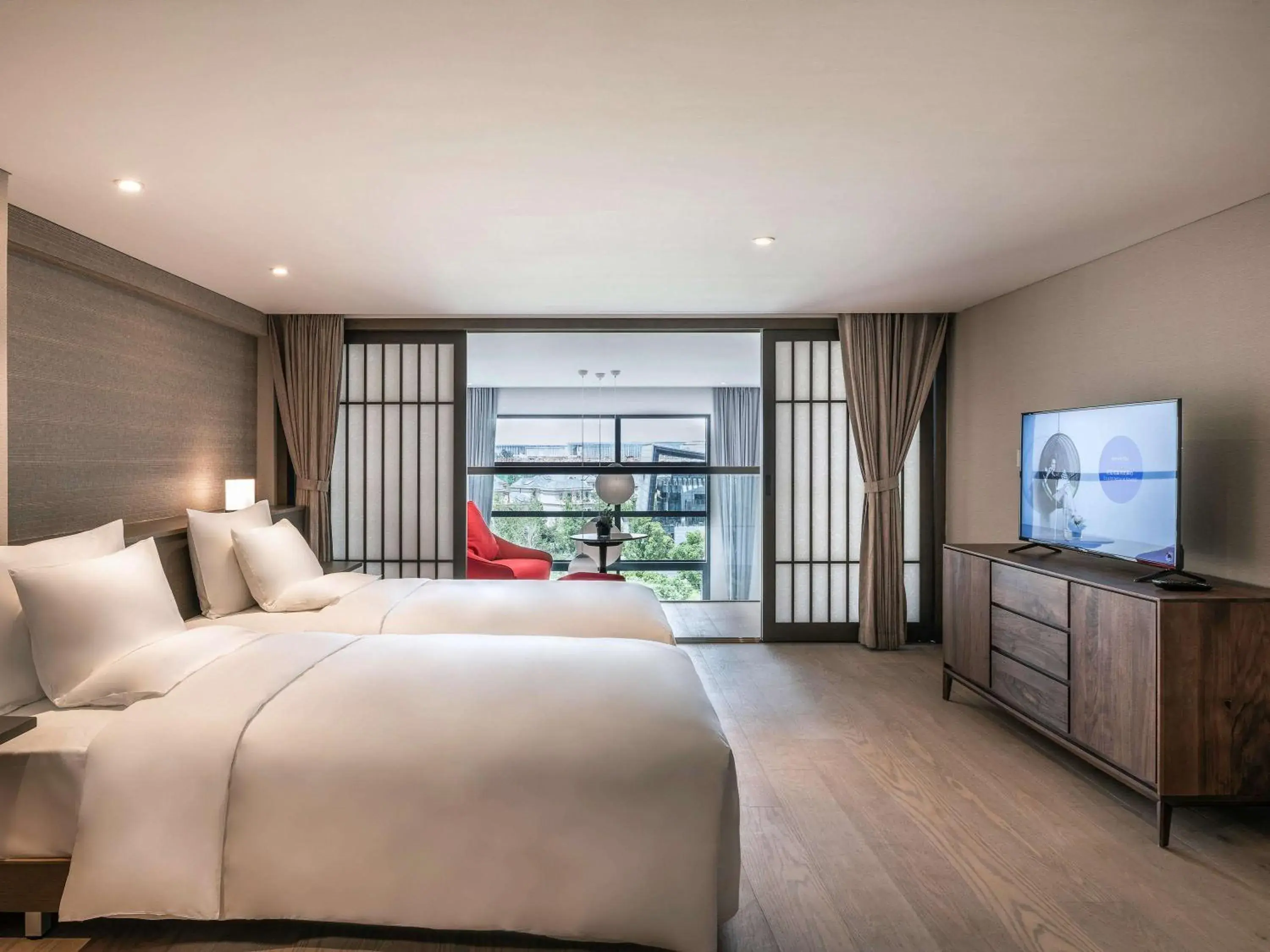 Photo of the whole room, Bed in Novotel Suites Shanghai Hongqiao Photo of the whole room, Bed in Novotel Suites Shanghai Hongqiao