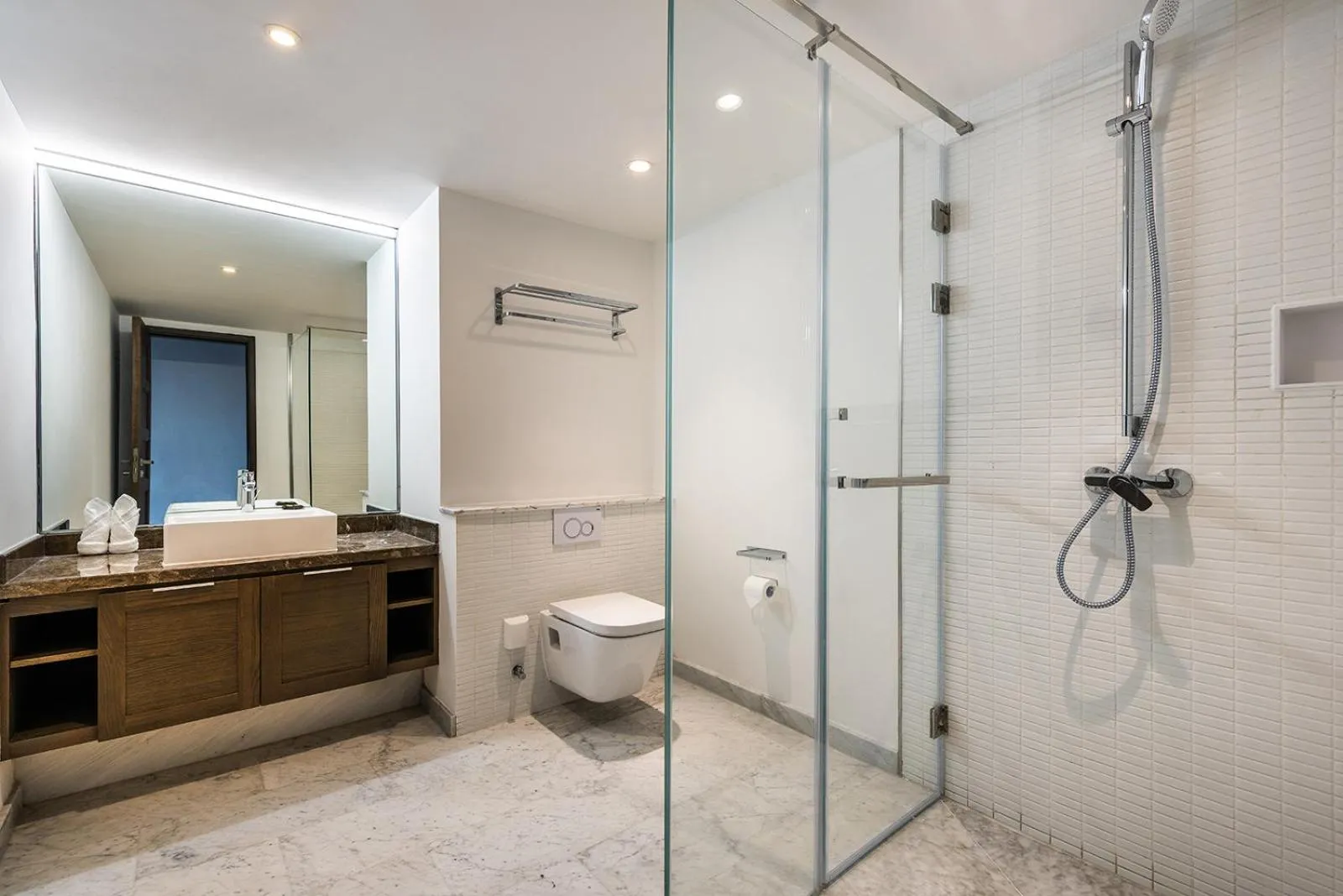 Shower in Novotel Suites Shanghai Hongqiao