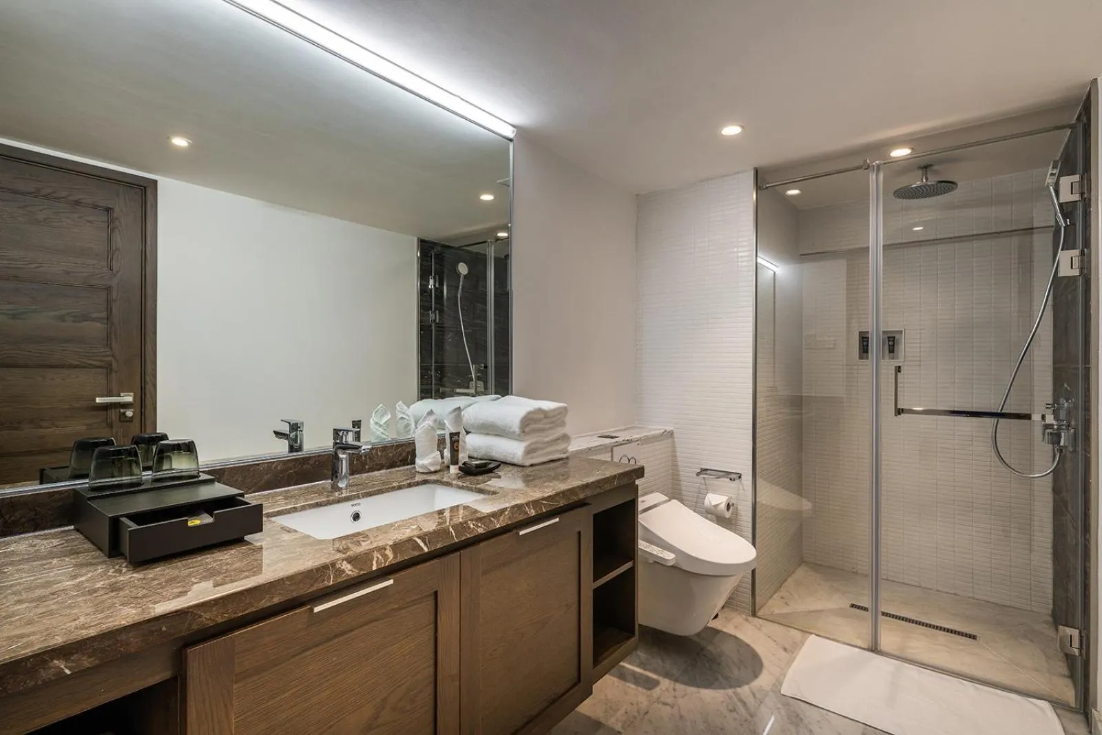 Shower in Novotel Suites Shanghai Hongqiao