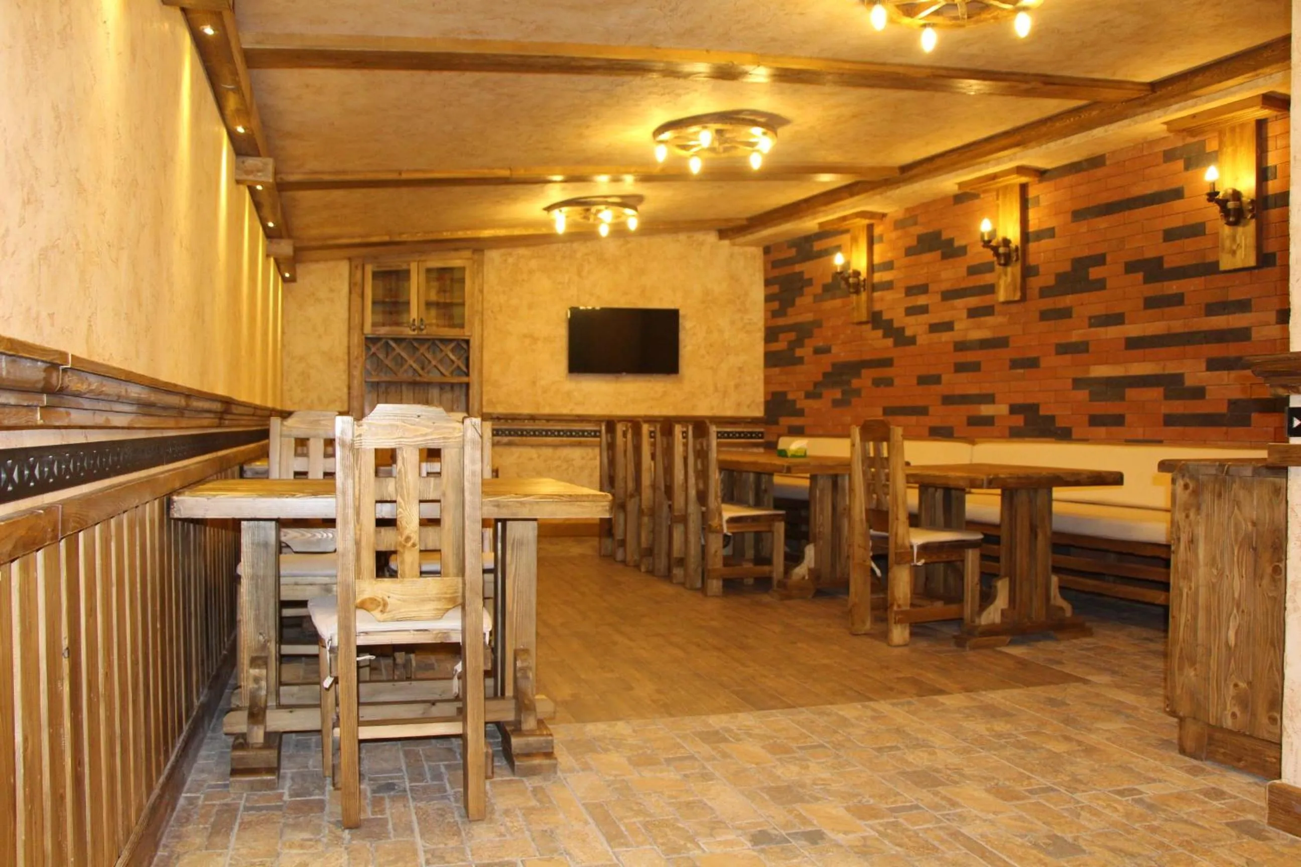 Restaurant/places to eat in Green Palace Hotel