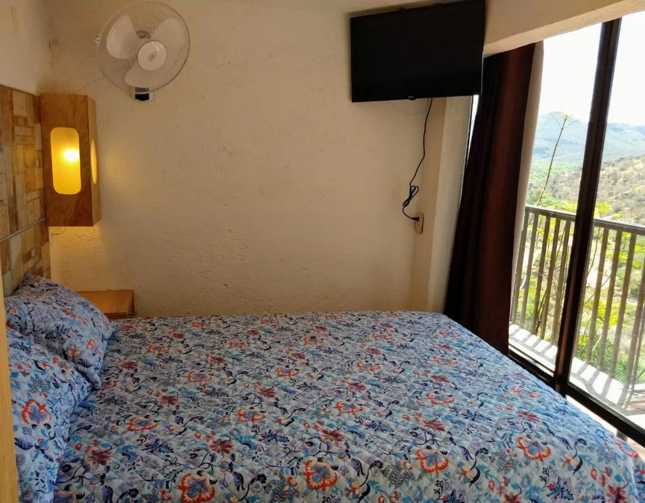 Photo of the whole room in Hotel Alcatraces