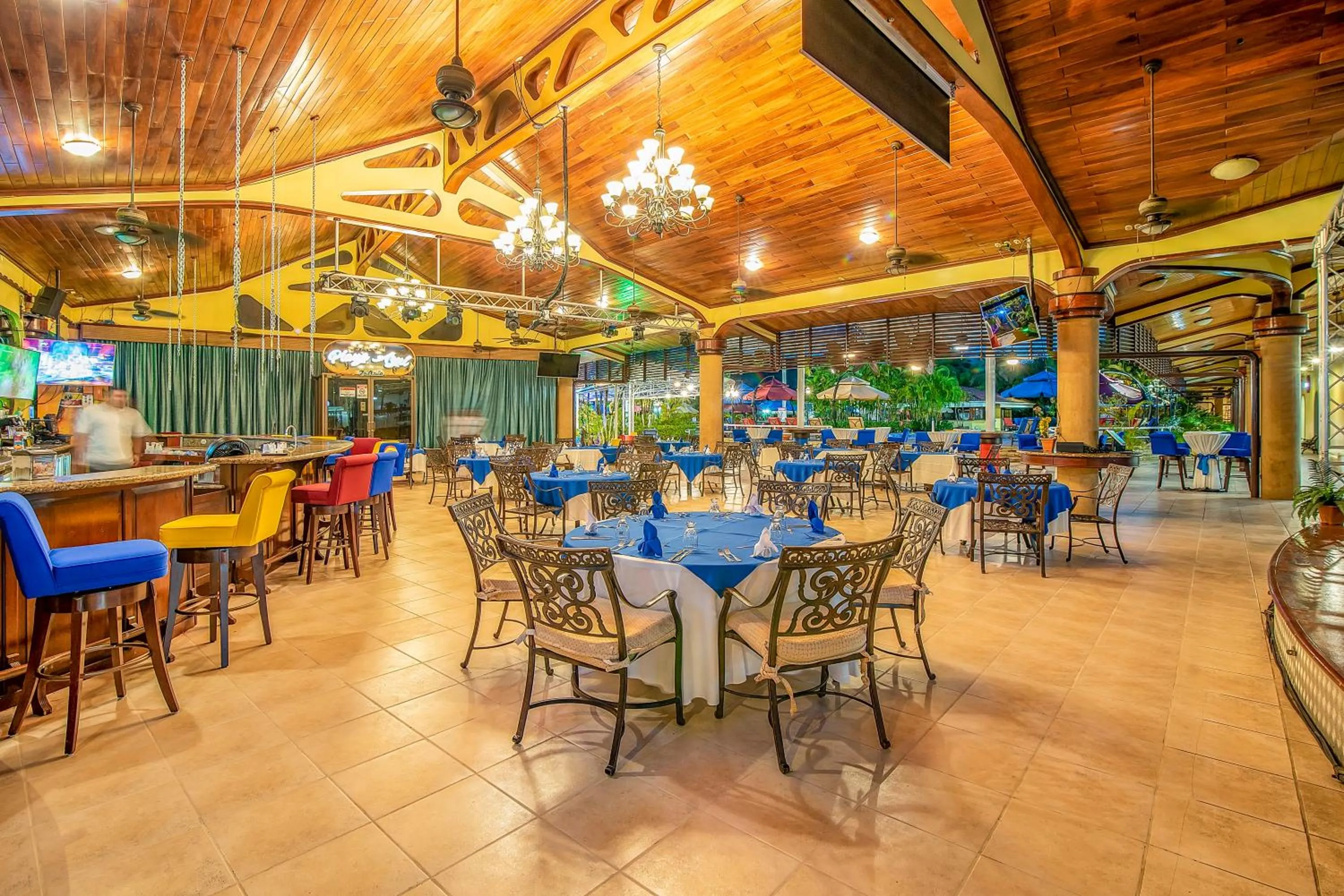 Restaurant/places to eat in Hotel Casa Roland Golfito Resort