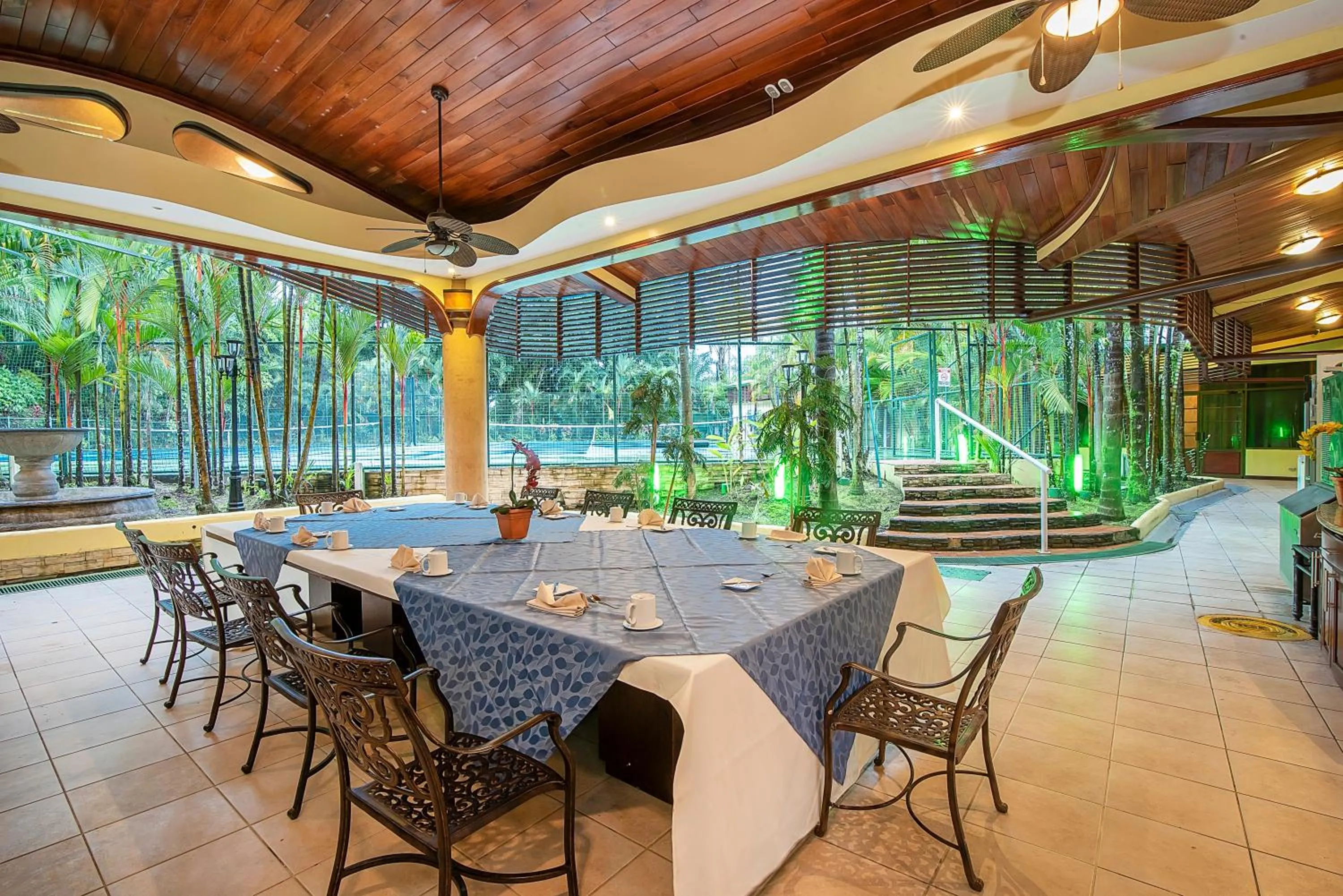 Patio in Hotel Casa Roland Golfito Resort