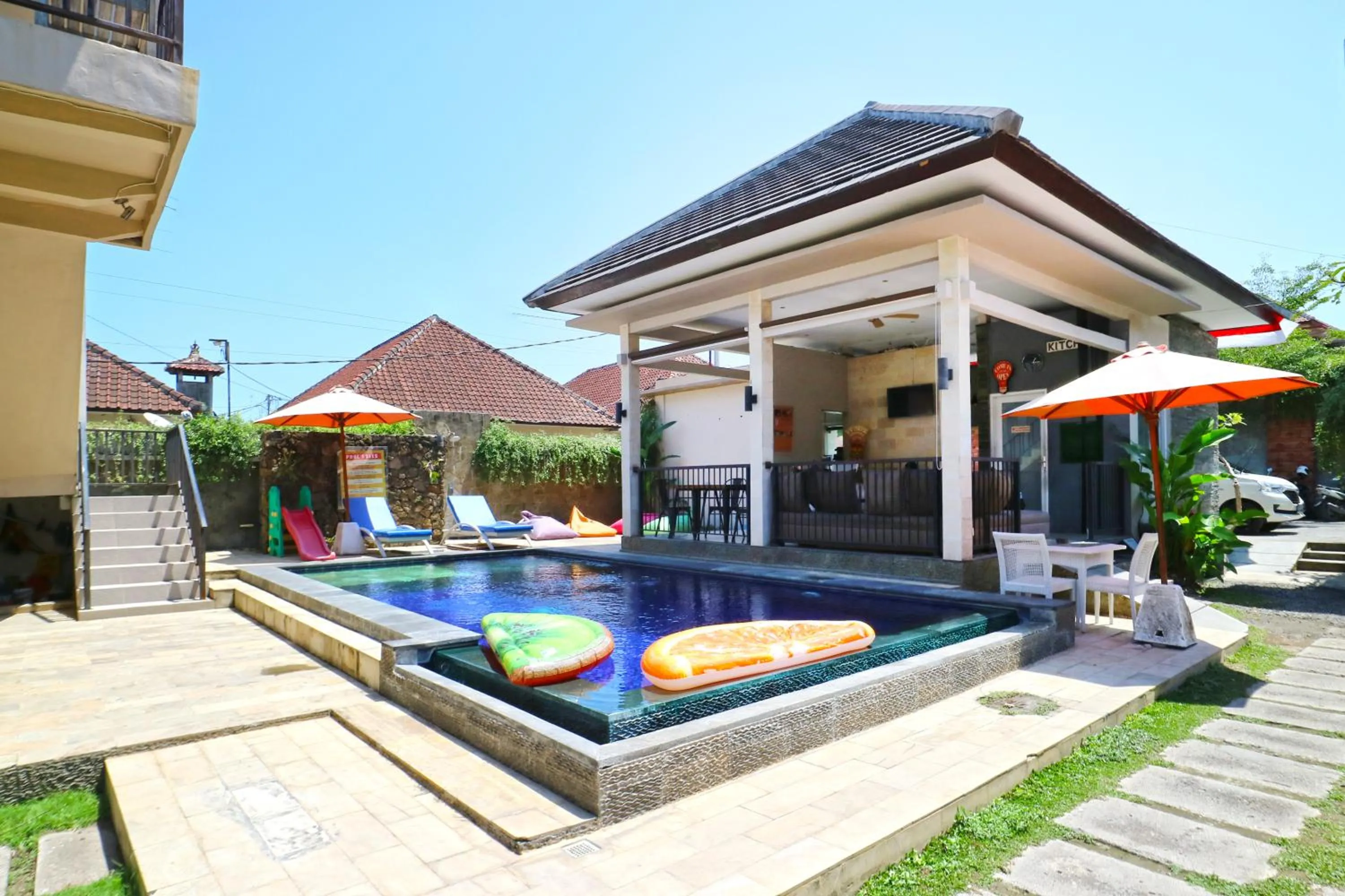 Swimming pool in Lembayung Sari Homestay