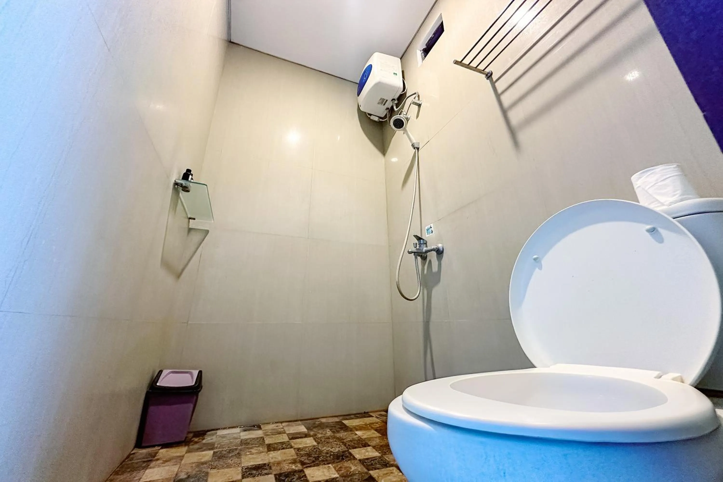 Shower in Lembayung Sari Homestay