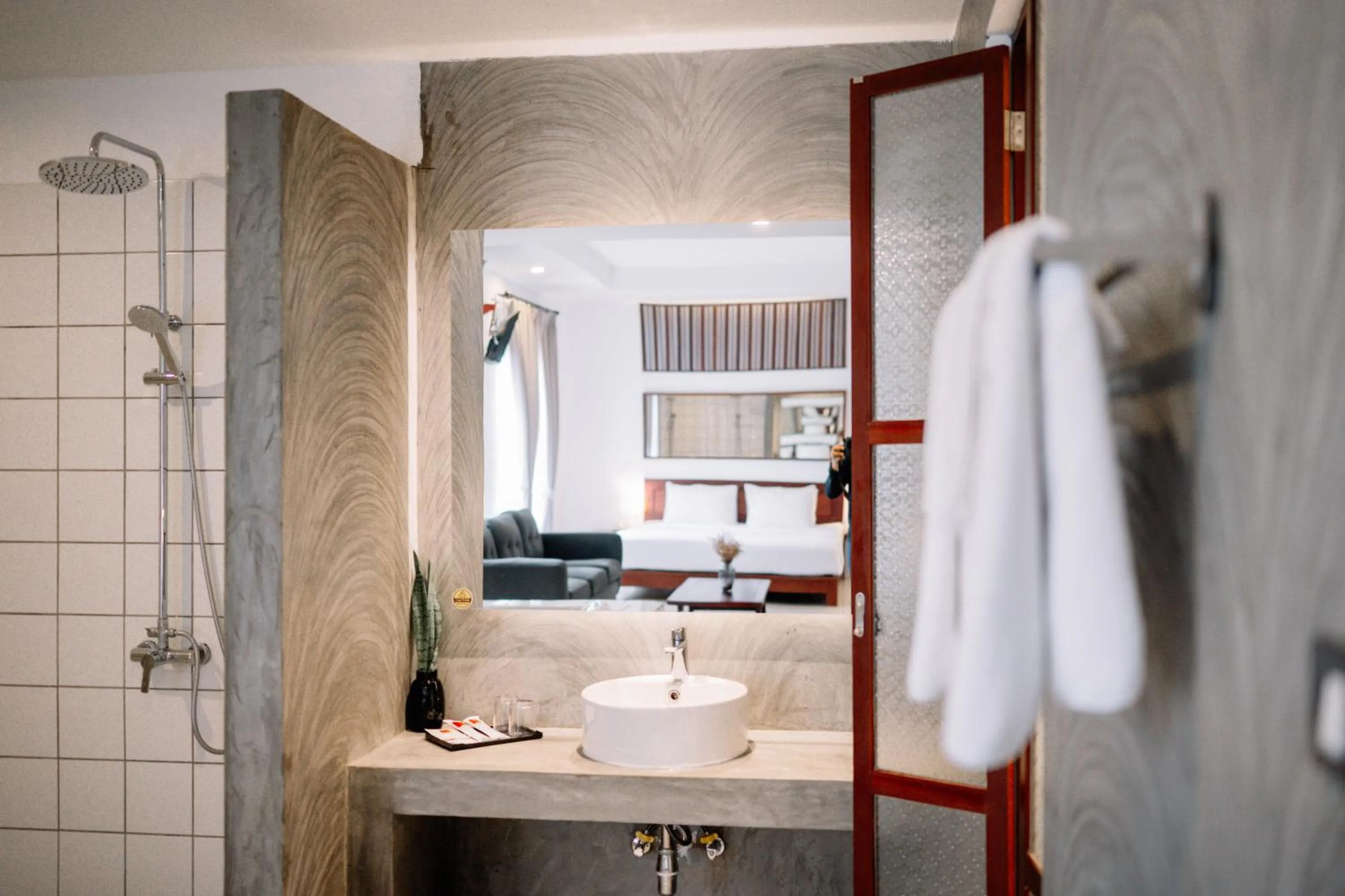 Shower in S 2 Modern Boutique Hotel