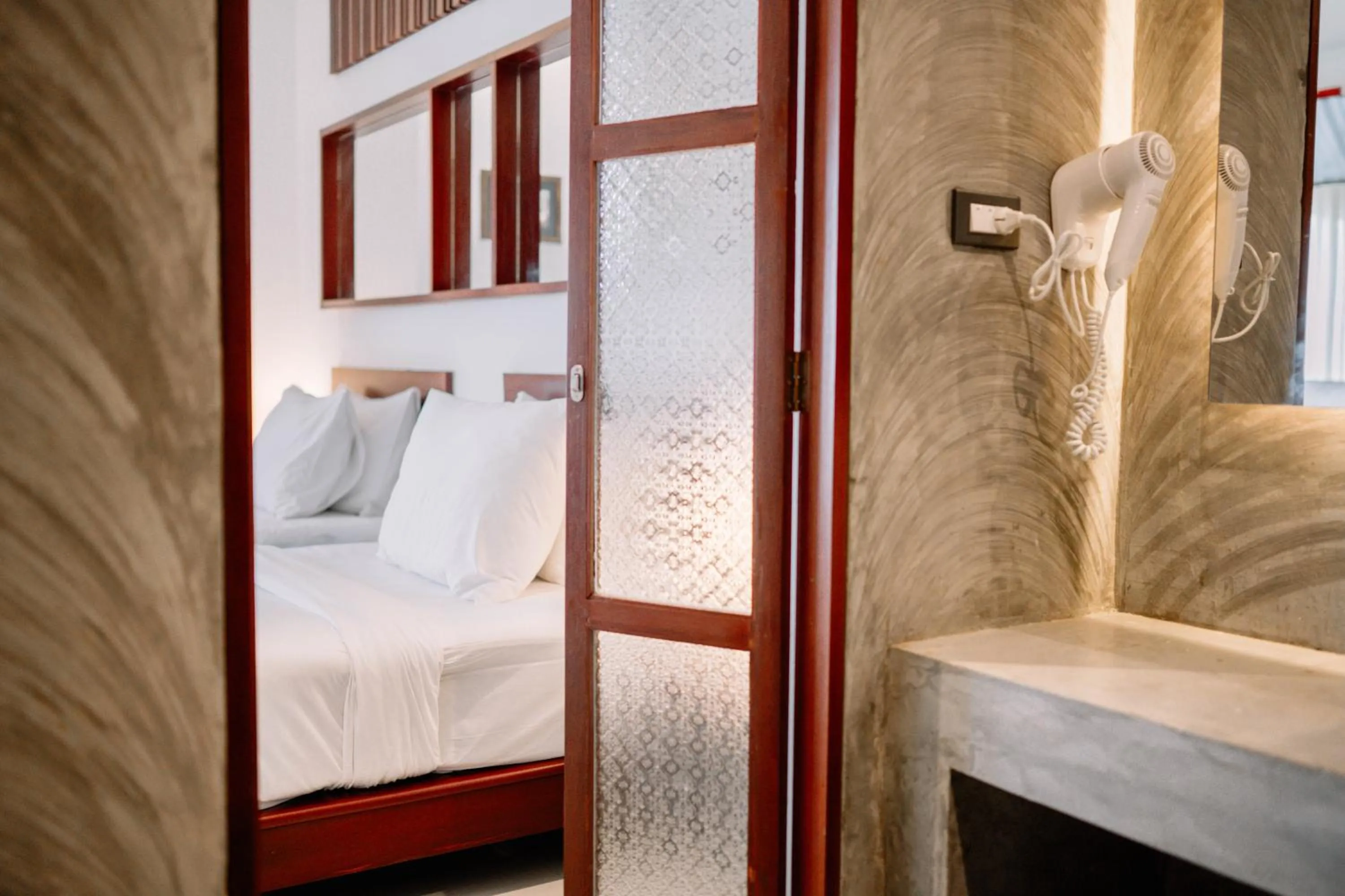 Bathroom, Bed in S 2 Modern Boutique Hotel