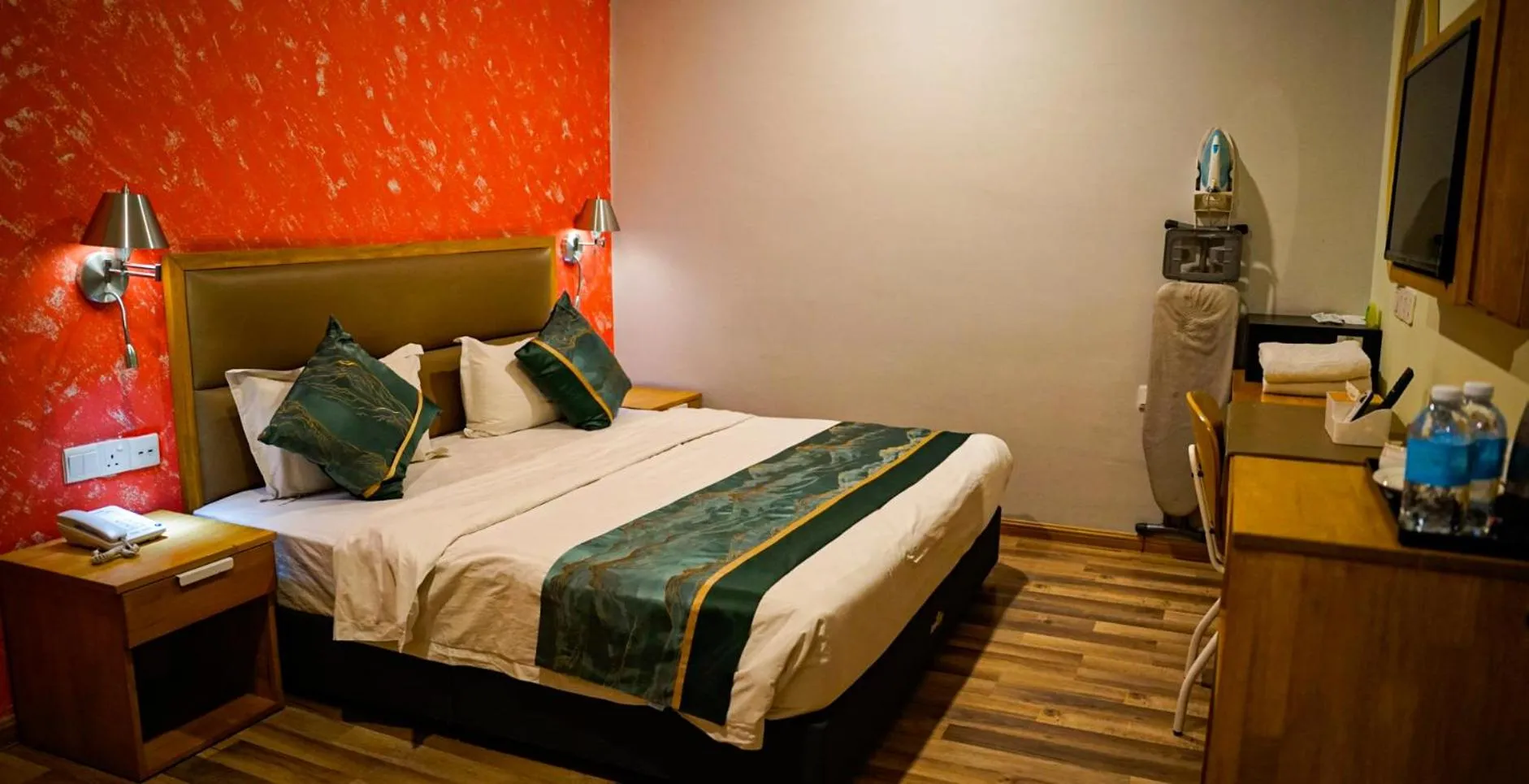 Photo of the whole room, Bed in K GARDEN HOTEL (IPOH) SDN BHD