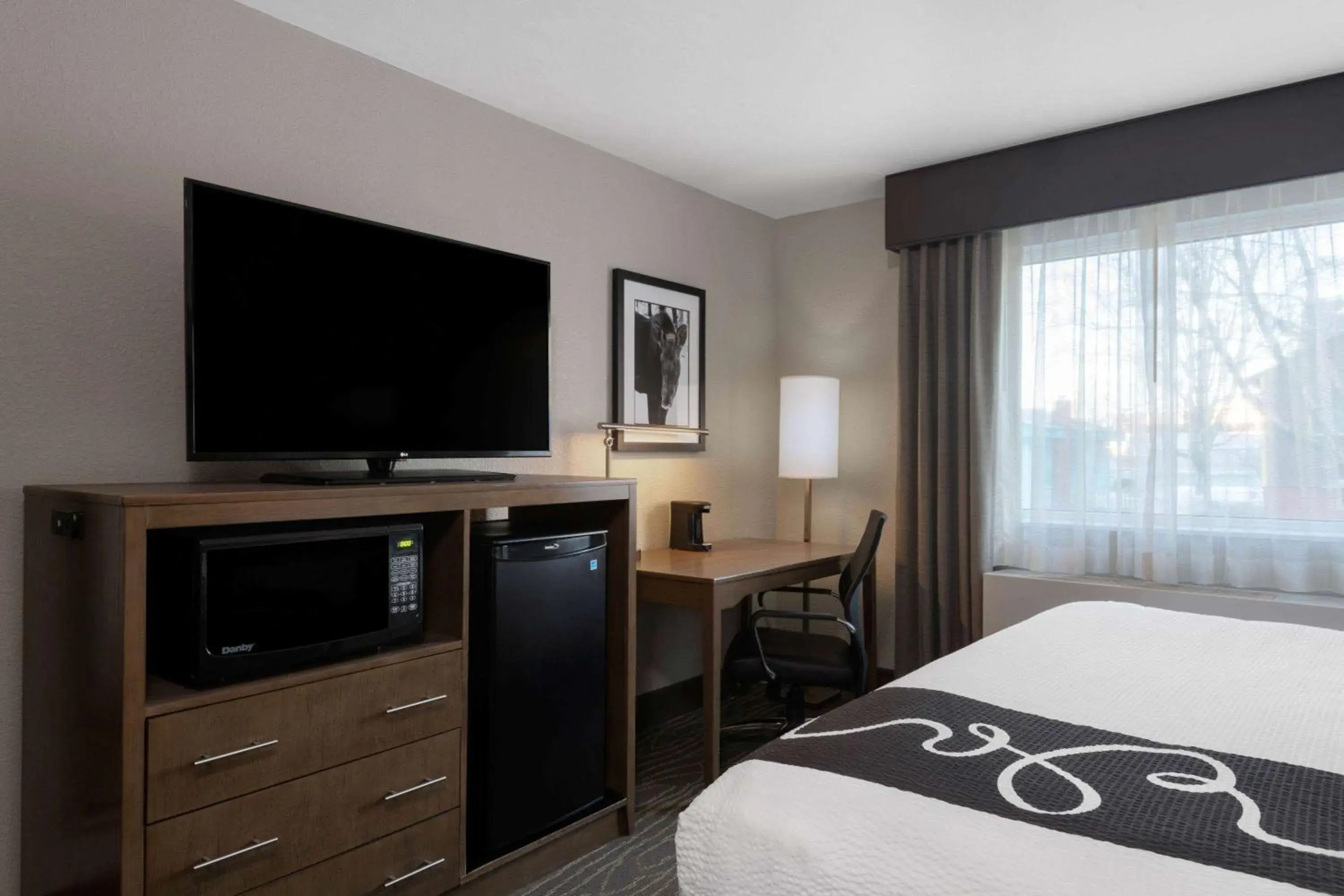 King Room in La Quinta by Wyndham Anchorage Airport King Room in La Quinta by Wyndham Anchorage Airport