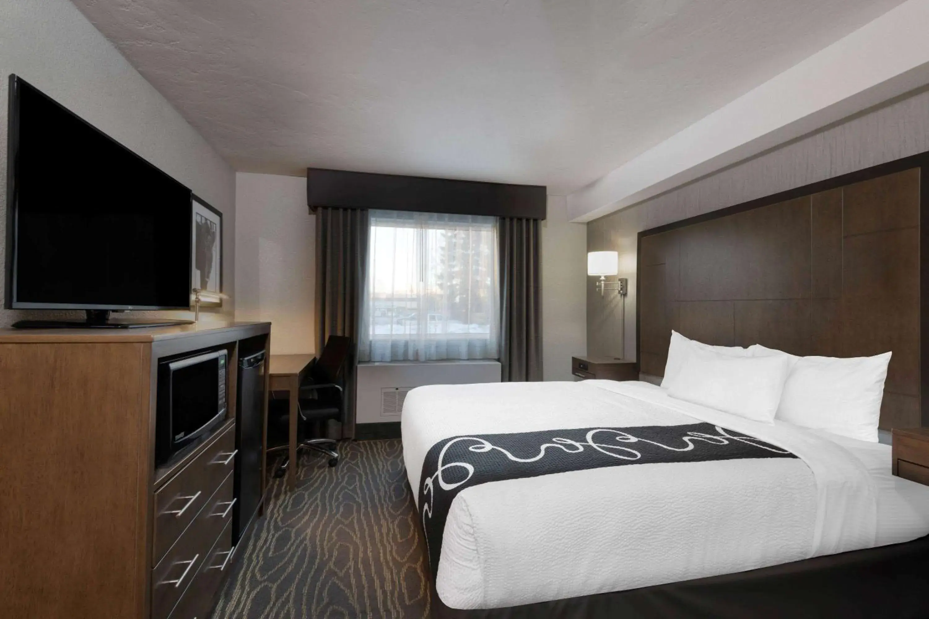 Photo of the whole room, Bed in La Quinta by Wyndham Anchorage Airport Photo of the whole room, Bed in La Quinta by Wyndham Anchorage Airport