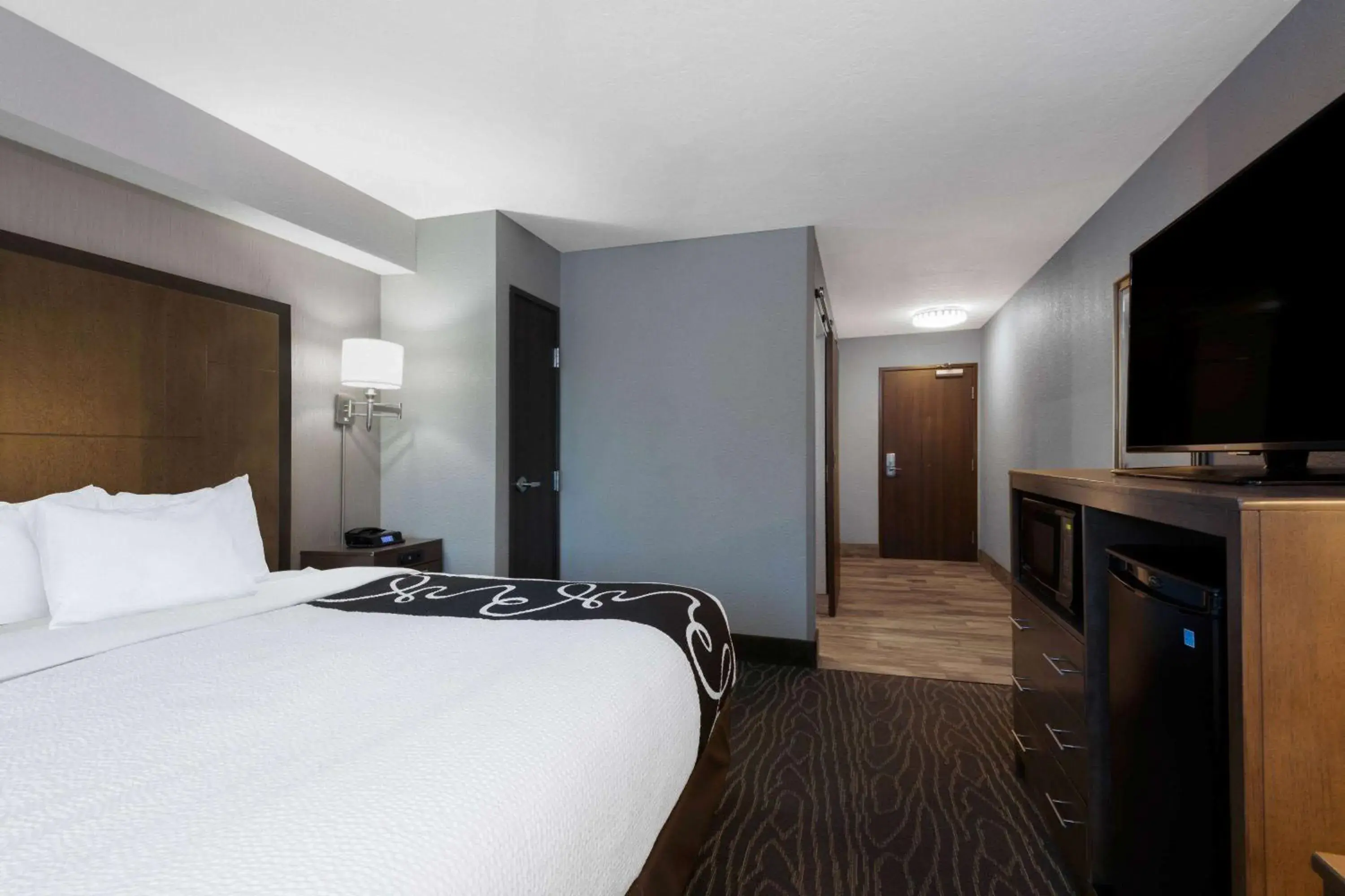 Photo of the whole room, Bed in La Quinta by Wyndham Anchorage Airport Photo of the whole room, Bed in La Quinta by Wyndham Anchorage Airport