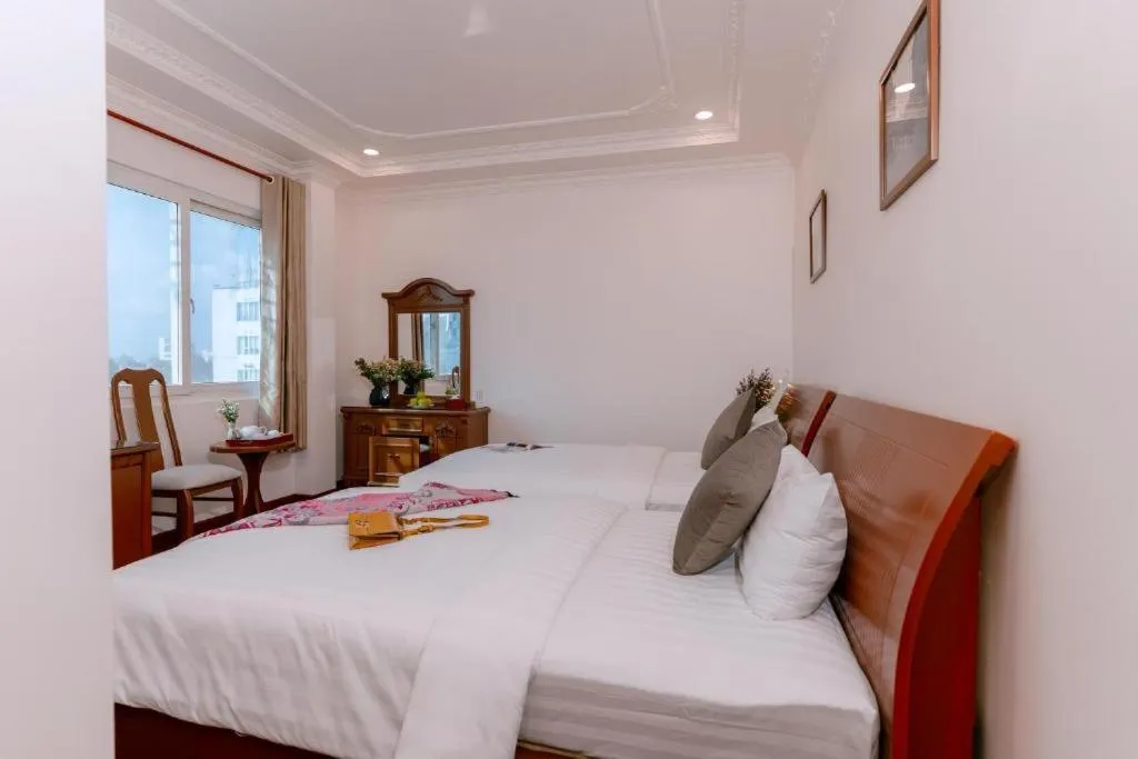 Bed in DAHLIALAND SAIGON HOTEL & SWIMMING PooL