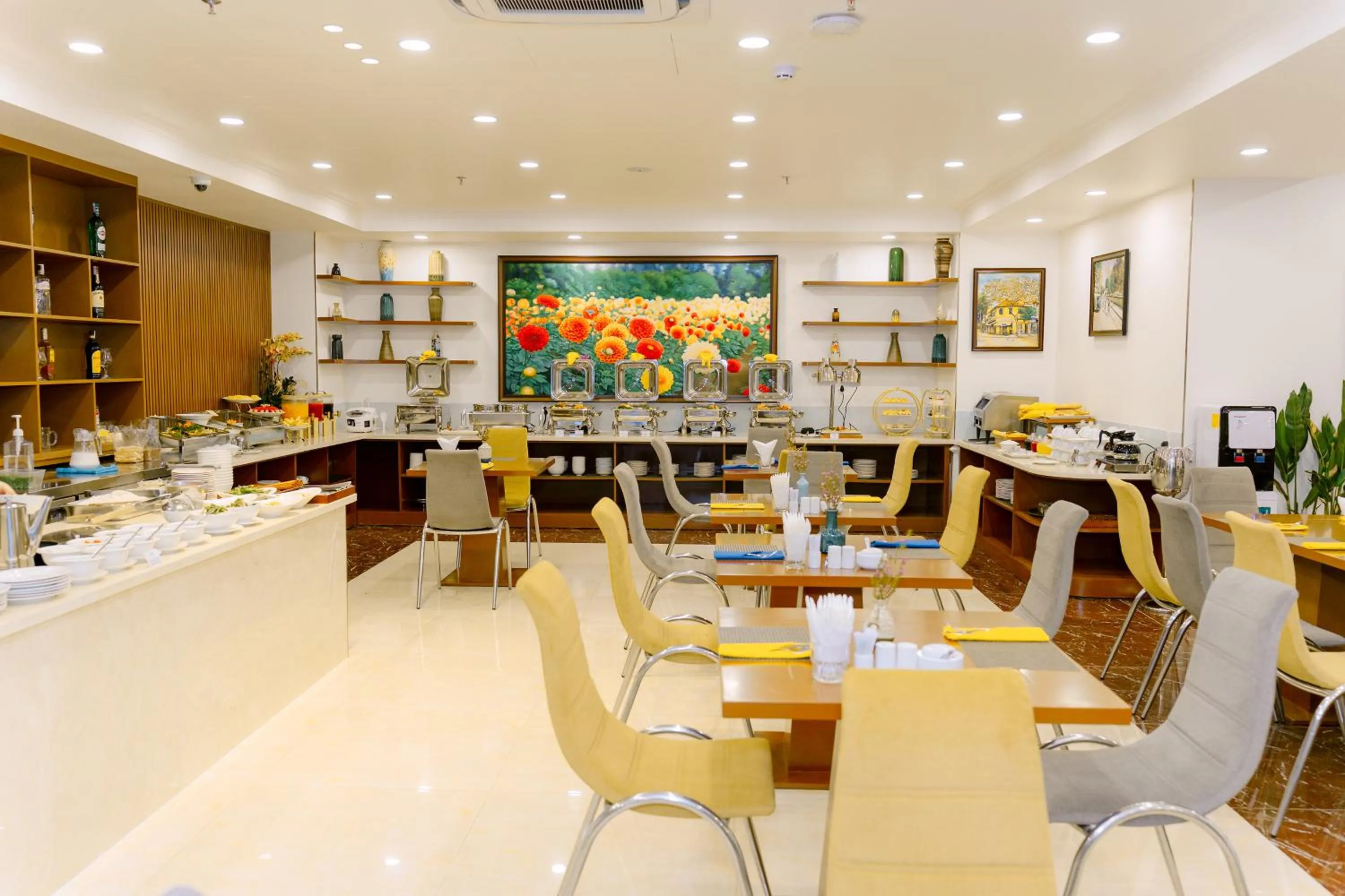 Food and drinks in DAHLIALAND SAIGON HOTEL & SWIMMING PooL