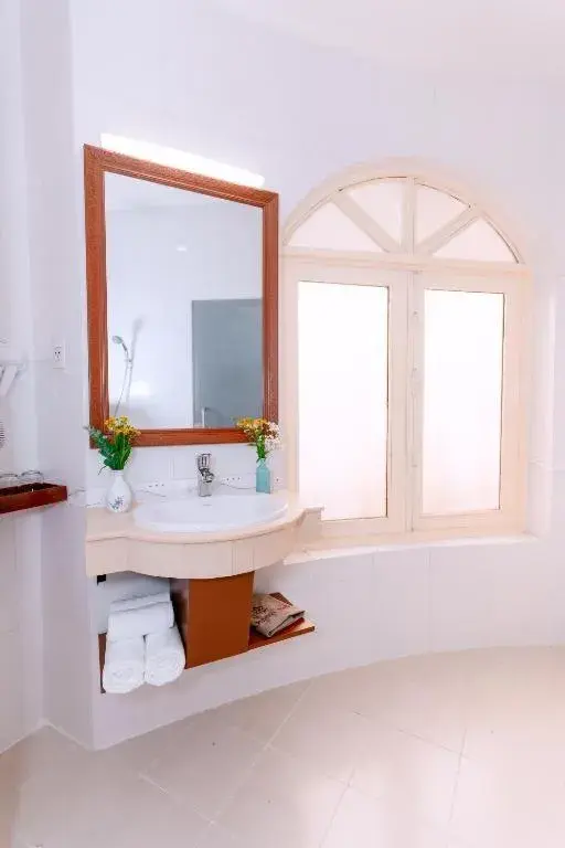 Twin Room with Balcony in DAHLIALAND SAIGON HOTEL & SWIMMING PooL Twin Room with Balcony in DAHLIALAND SAIGON HOTEL & SWIMMING PooL