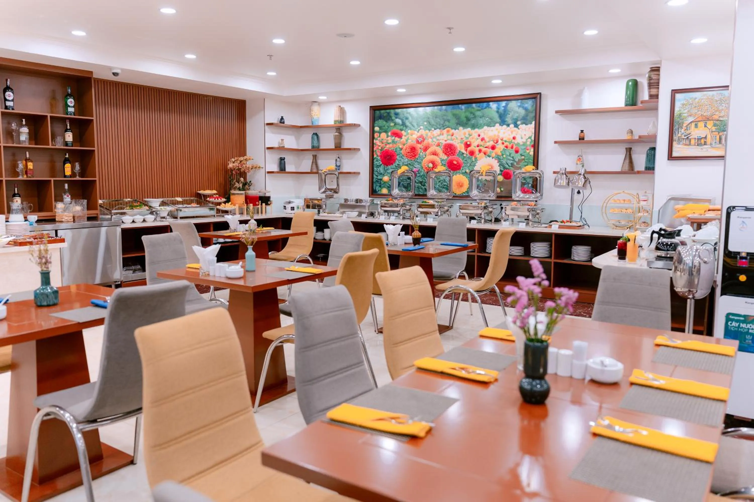 Food and drinks in DAHLIALAND SAIGON HOTEL & SWIMMING PooL