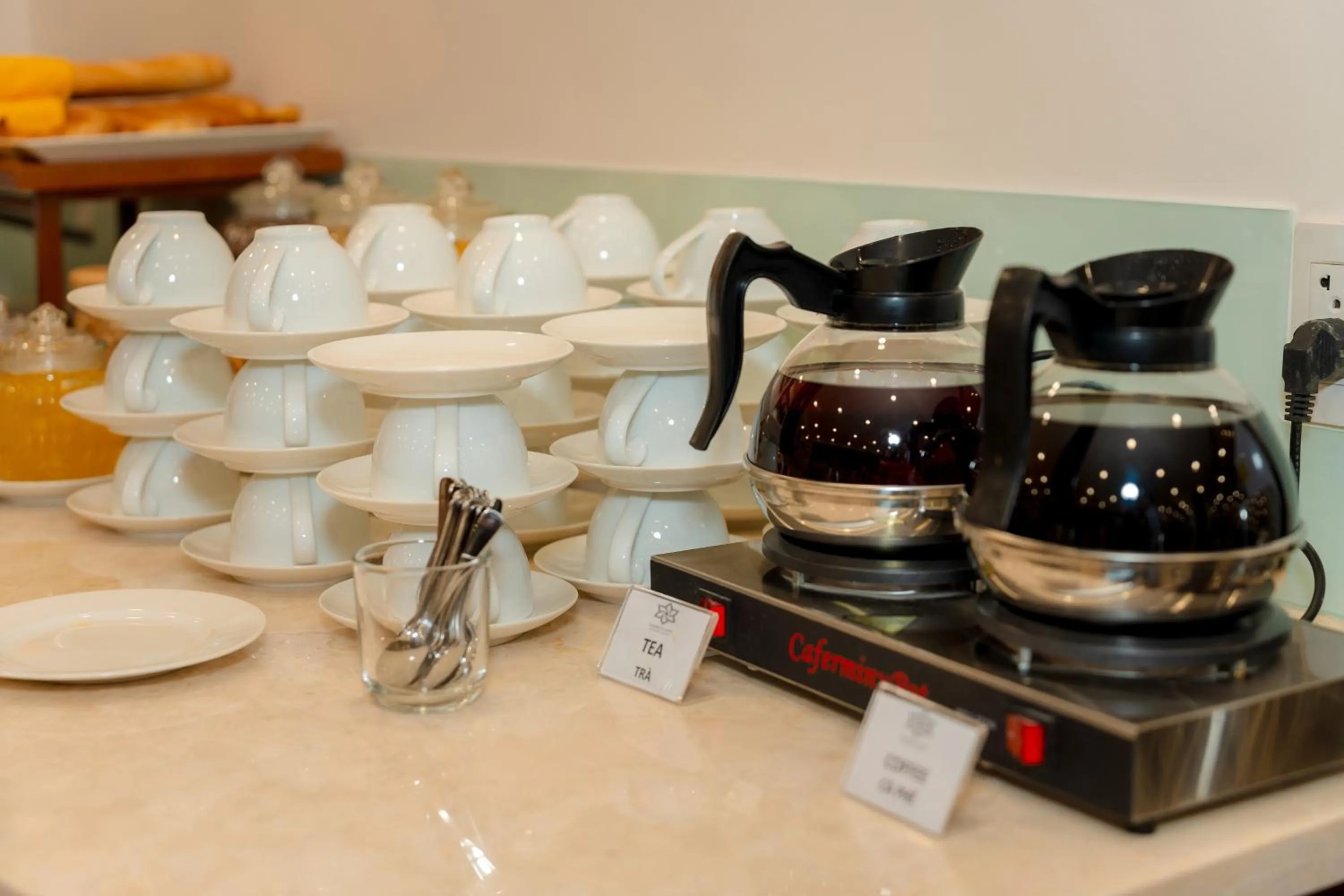 Food and drinks in DAHLIALAND SAIGON HOTEL & SWIMMING PooL