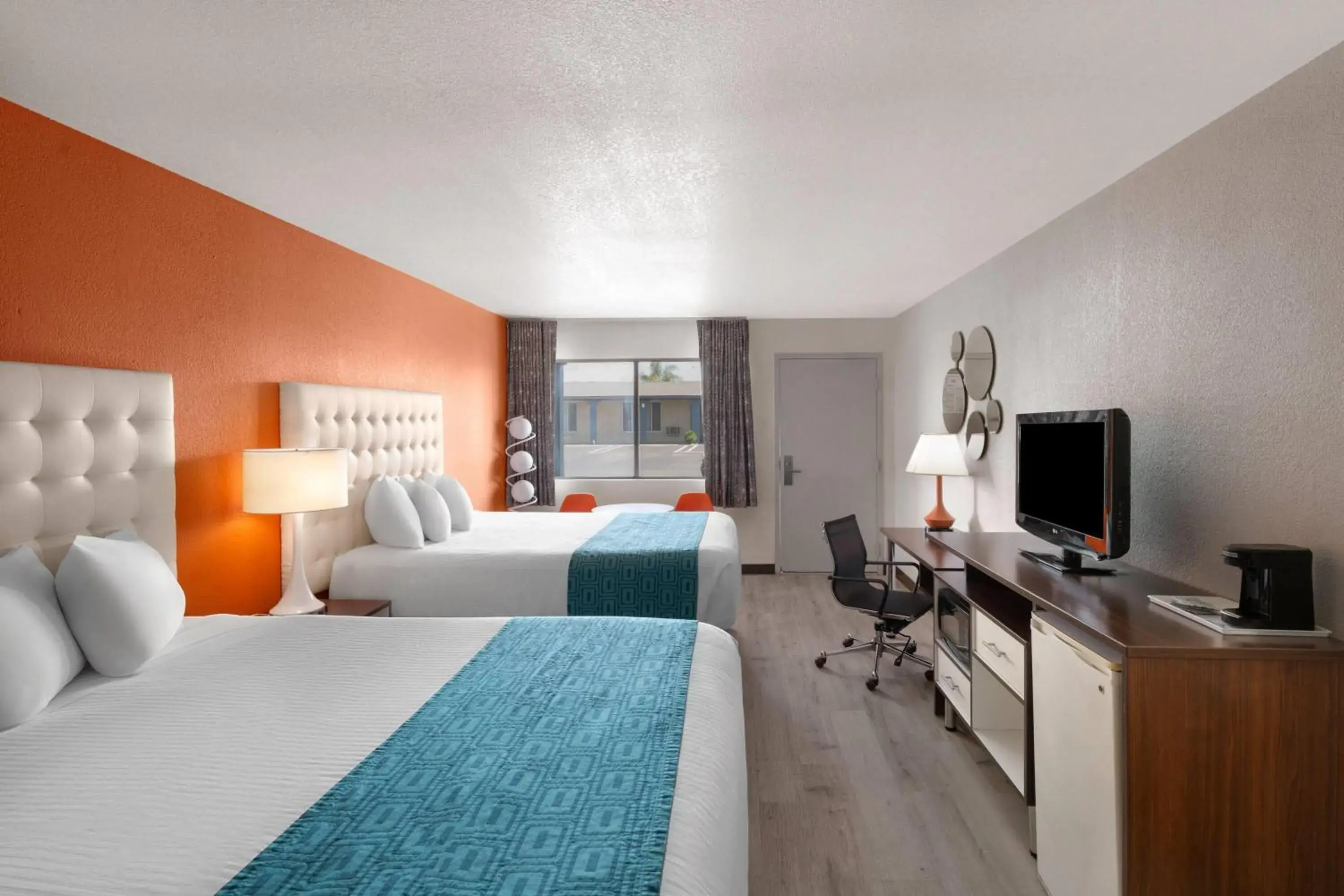 Photo of the whole room, Bed in Howard Johnson by Wyndham Modesto Ceres Photo of the whole room, Bed in Howard Johnson by Wyndham Modesto Ceres