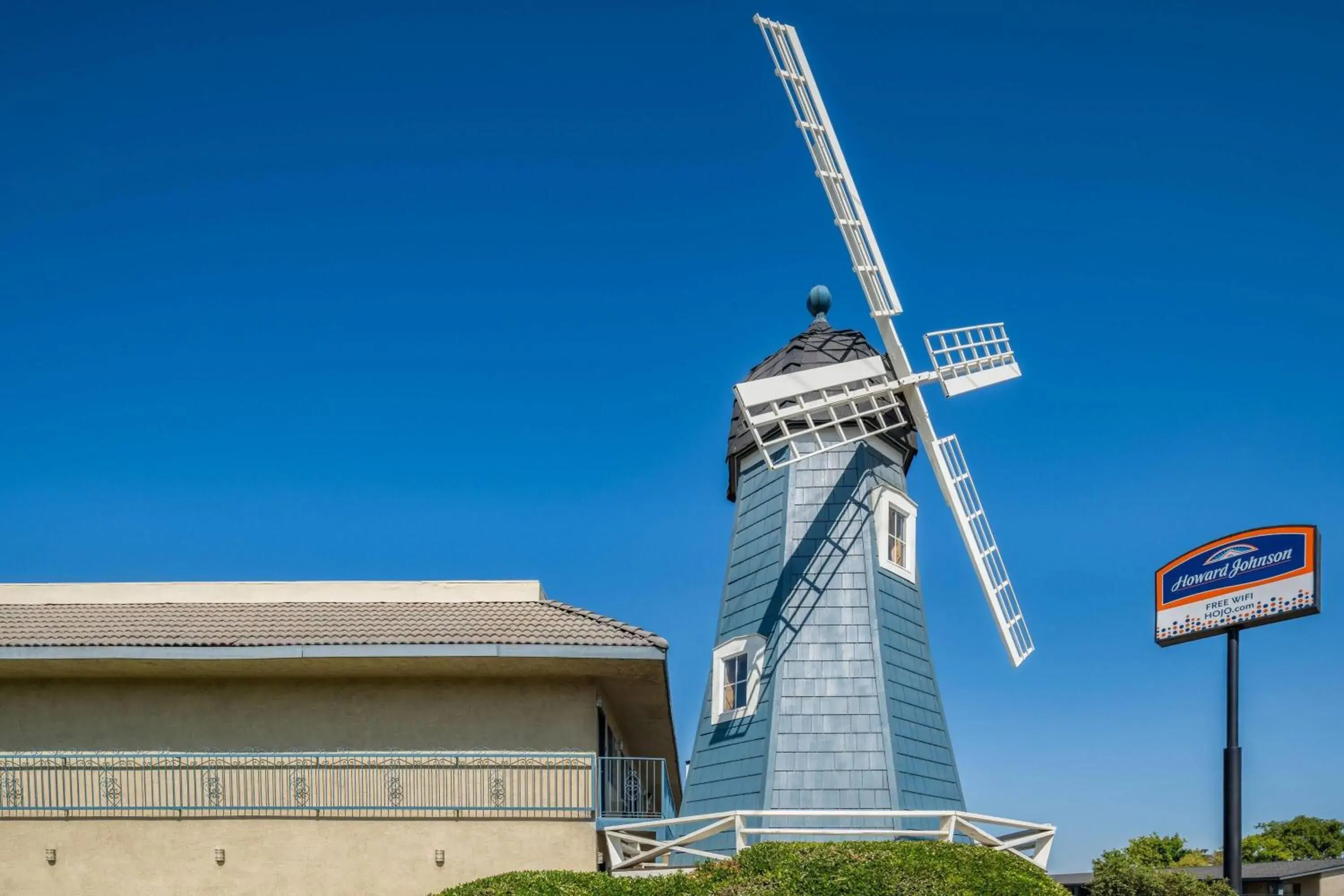 Property building in Howard Johnson by Wyndham Modesto Ceres Property building in Howard Johnson by Wyndham Modesto Ceres