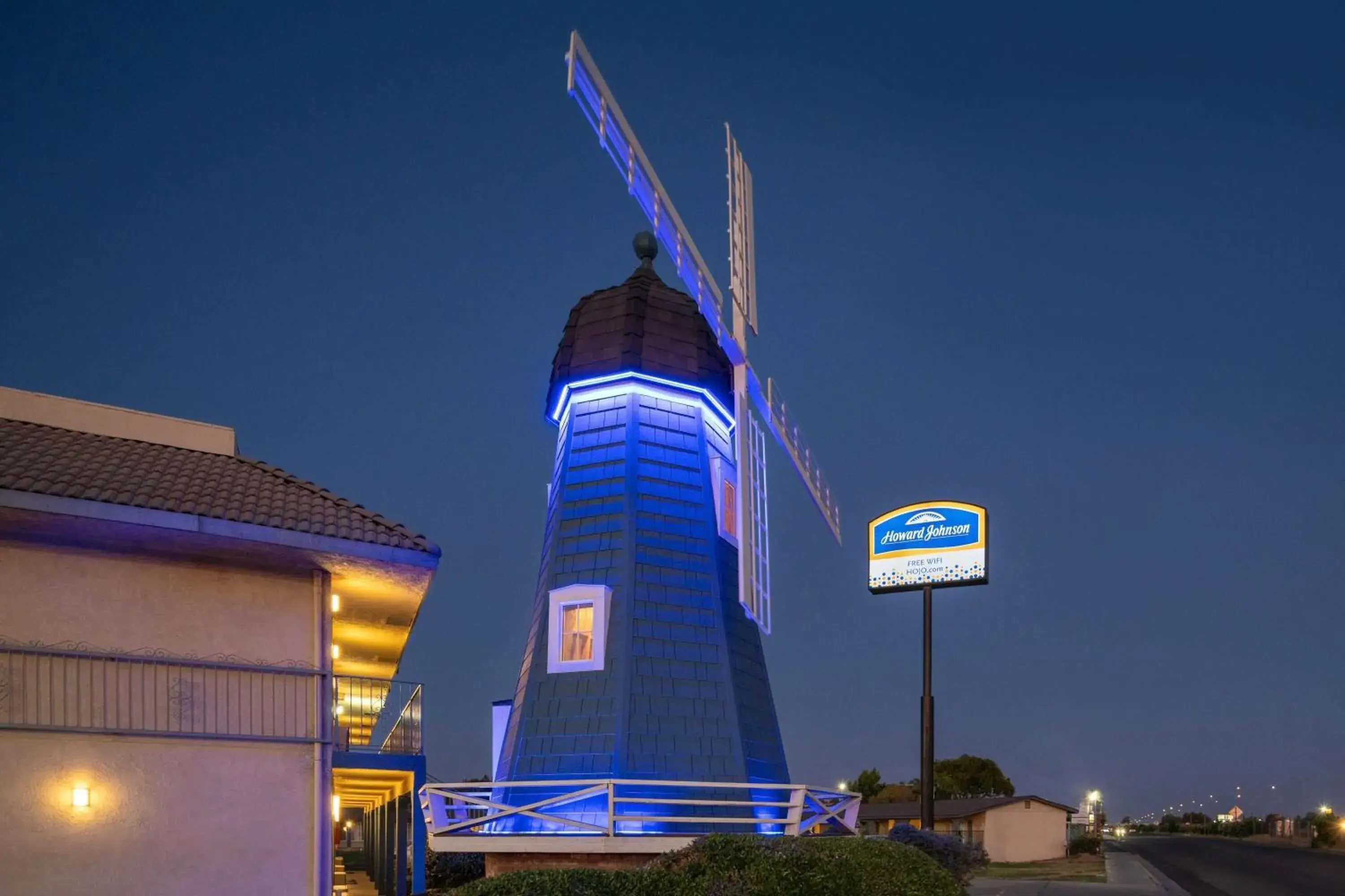 Property building in Howard Johnson by Wyndham Modesto Ceres Property building in Howard Johnson by Wyndham Modesto Ceres