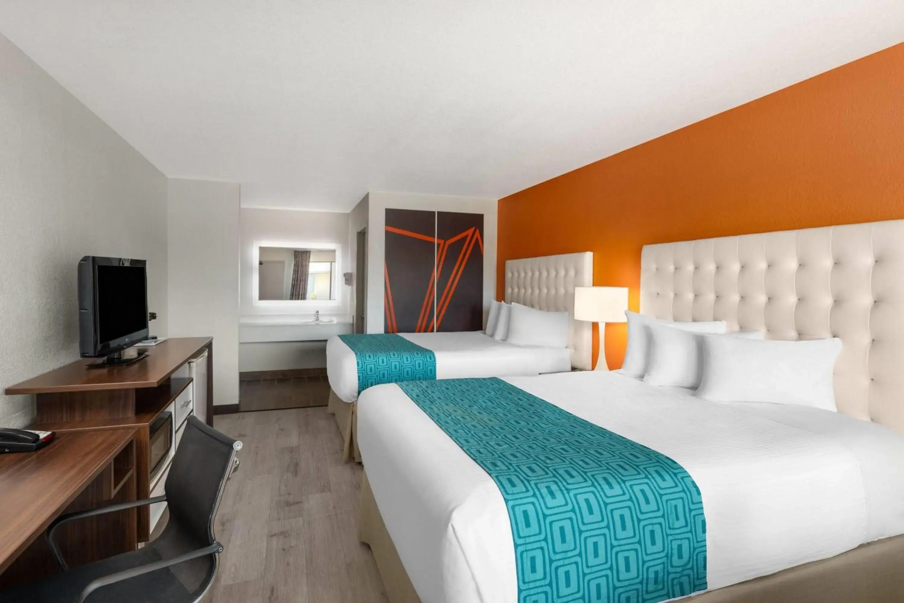 Photo of the whole room, Bed in Howard Johnson by Wyndham Modesto Ceres Photo of the whole room, Bed in Howard Johnson by Wyndham Modesto Ceres