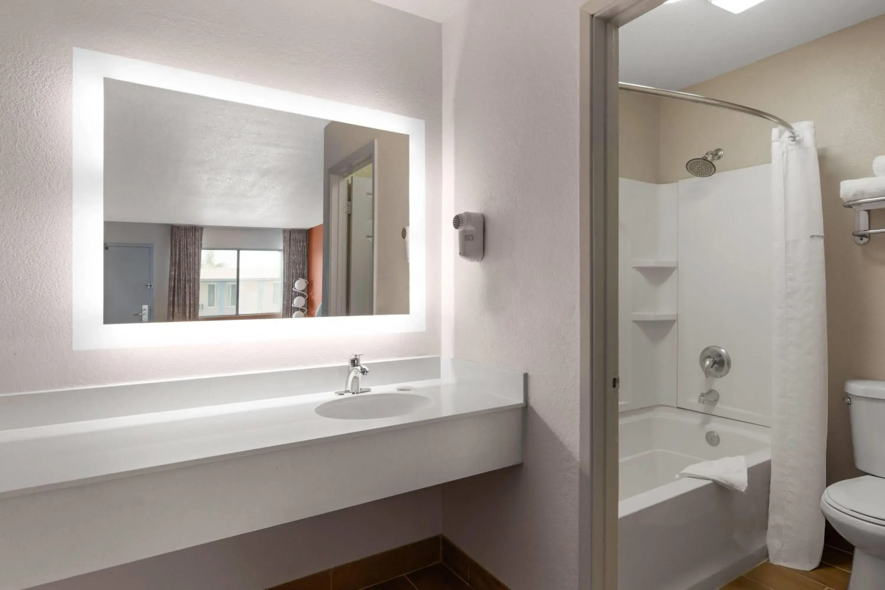 Standard Double Room in Howard Johnson by Wyndham Modesto Ceres Standard Double Room in Howard Johnson by Wyndham Modesto Ceres