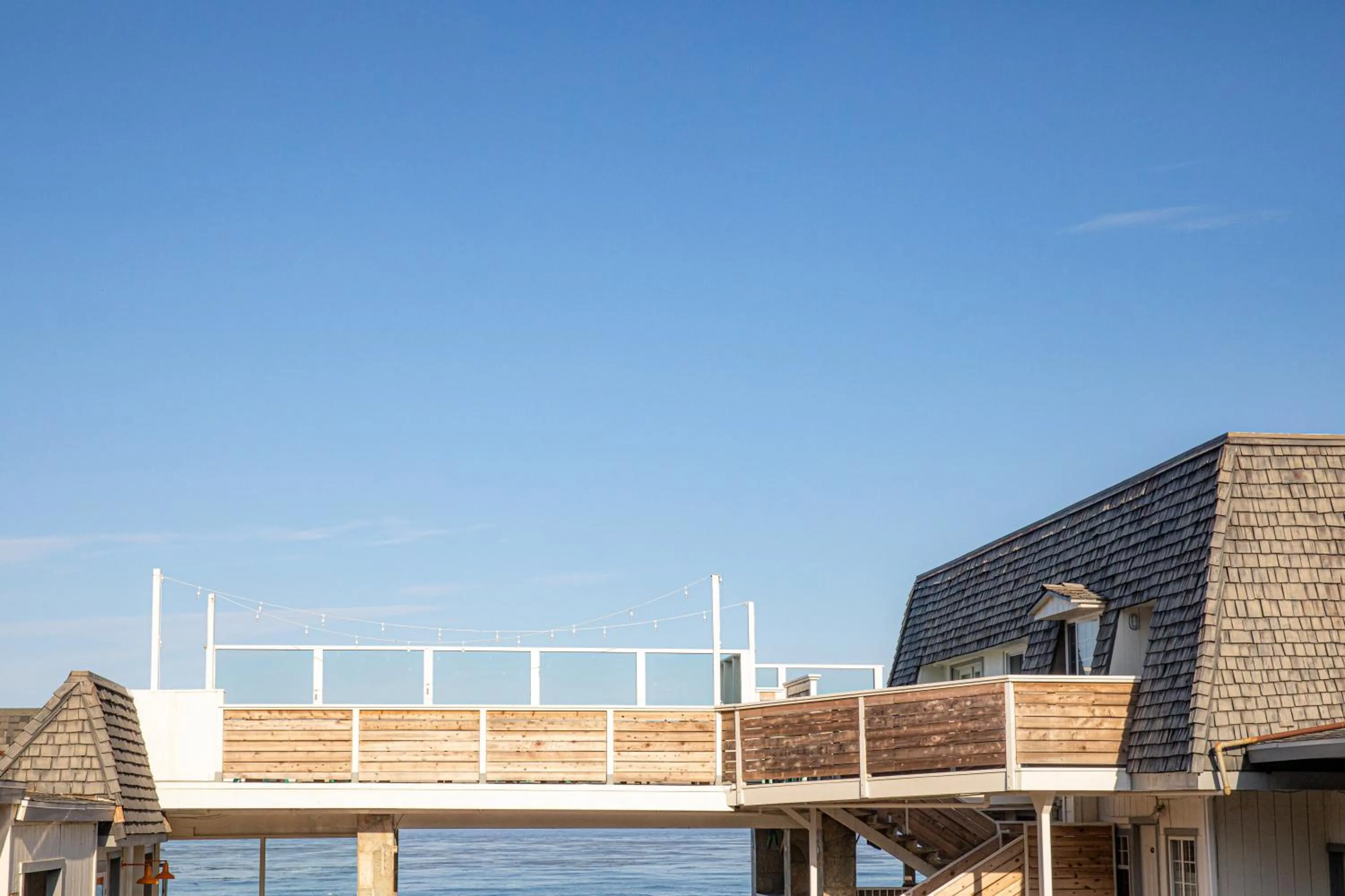 Facade/entrance in Cambria Beach Lodge