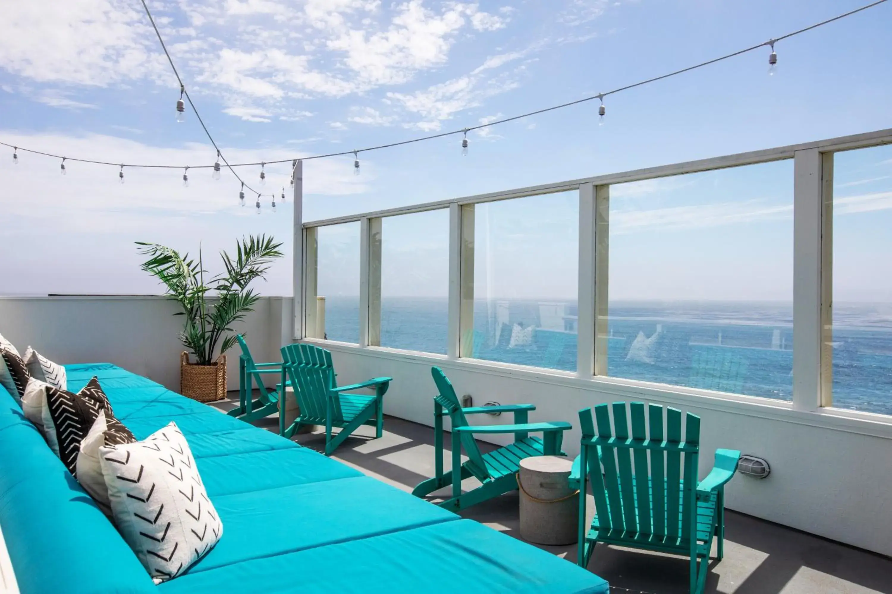 Lounge or bar in Cambria Beach Lodge Lounge or bar in Cambria Beach Lodge