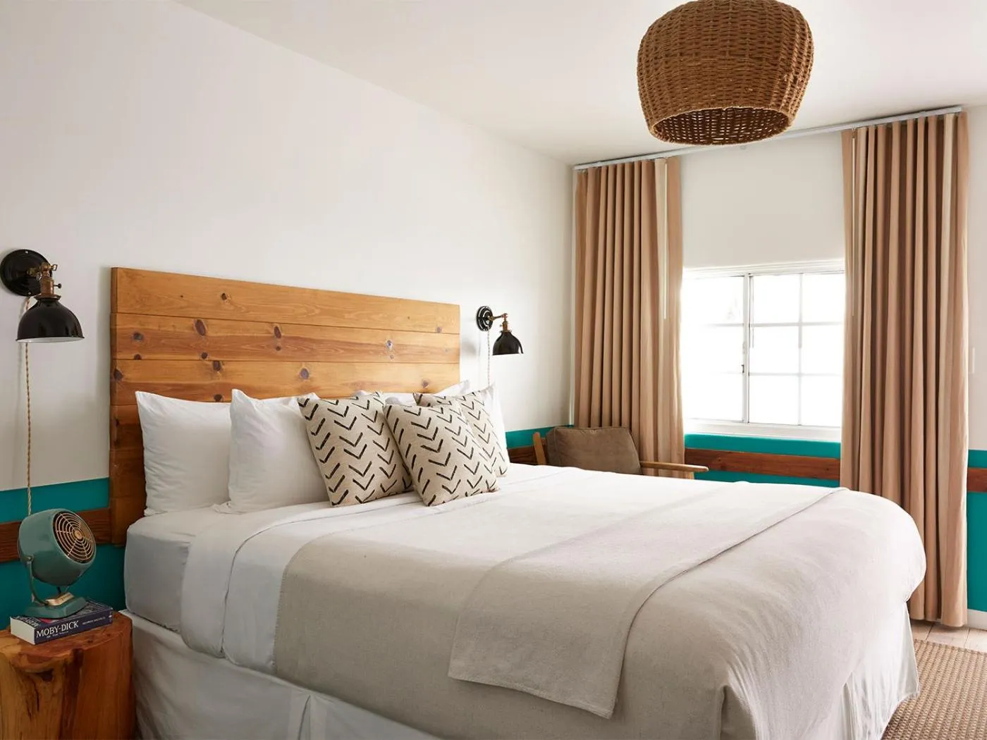 Bed in Cambria Beach Lodge