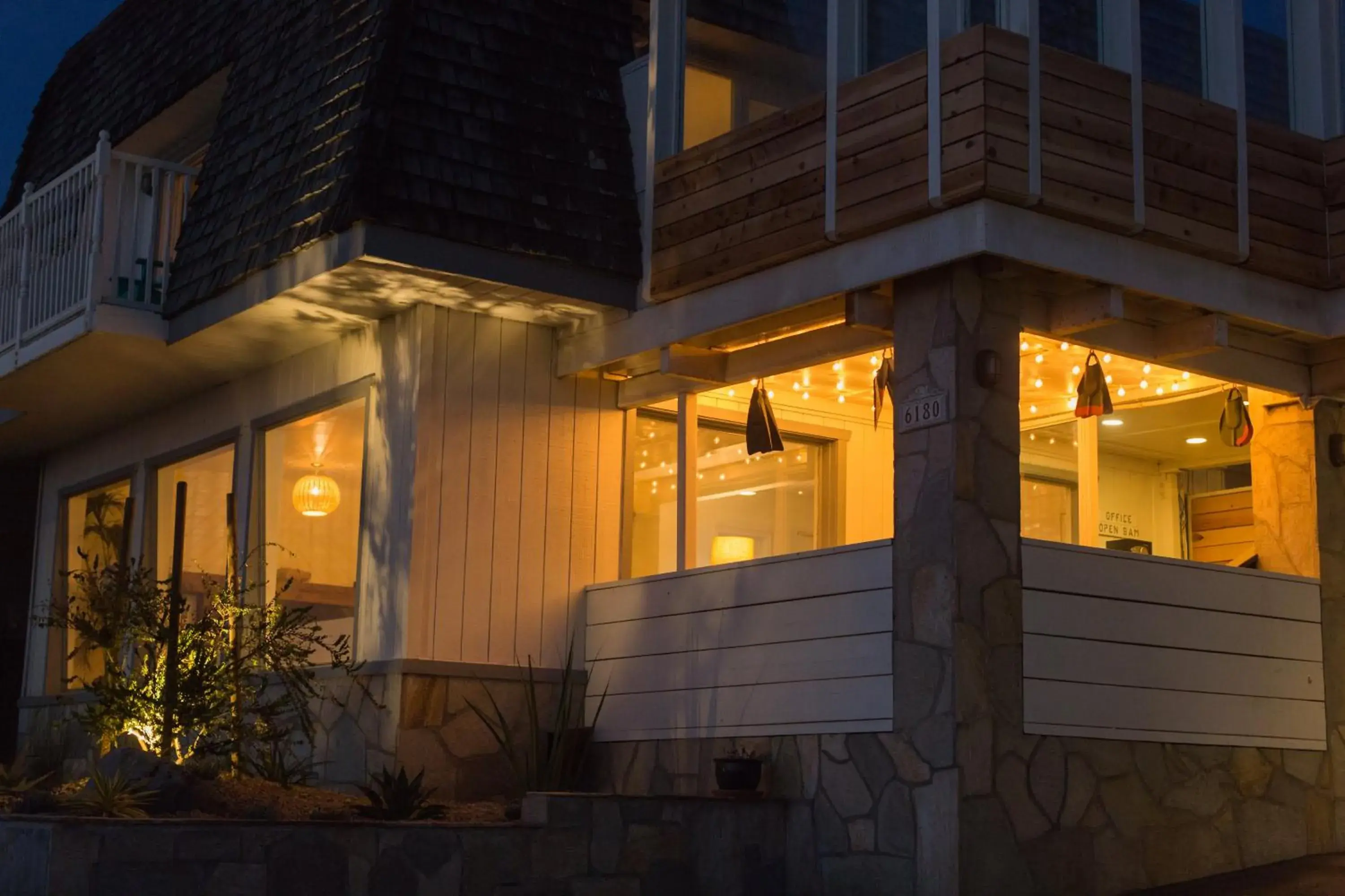 Property building in Cambria Beach Lodge Property building in Cambria Beach Lodge