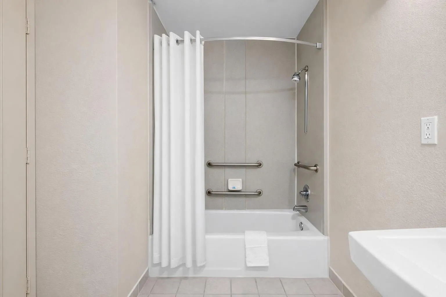 Shower in Hotel Francis