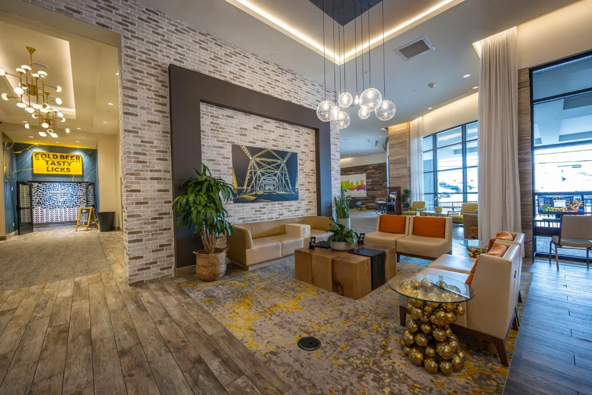 Property building in Holiday Inn & Suites Nashville Downtown Broadway Property building in Holiday Inn & Suites Nashville Downtown Broadway