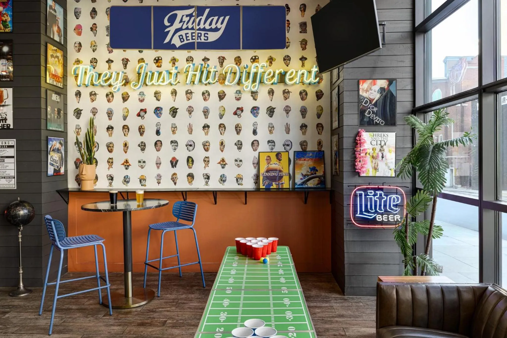 Restaurant/places to eat in Holiday Inn & Suites Nashville Downtown Broadway