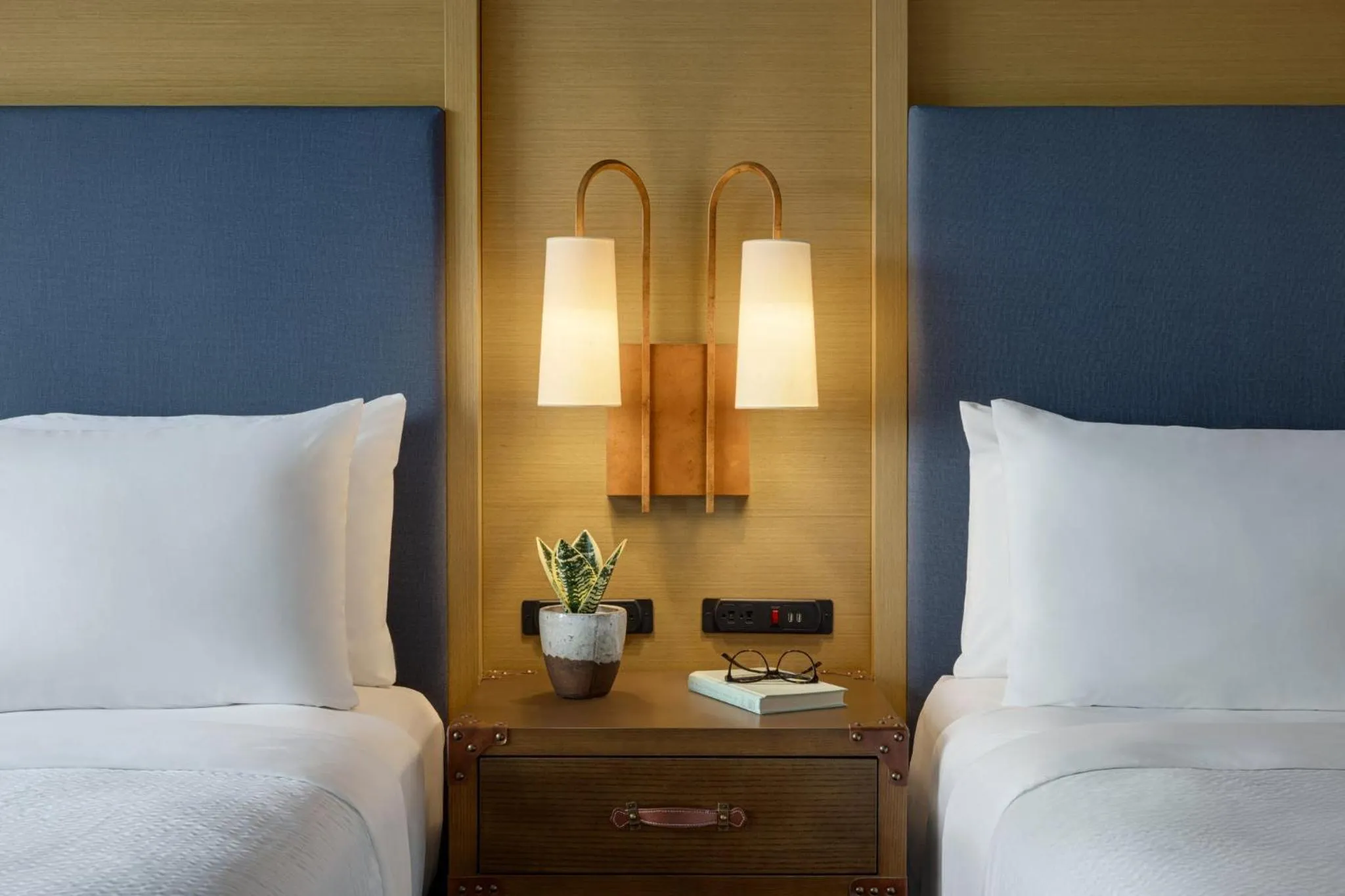 Photo of the whole room, Bed in Holiday Inn & Suites Nashville Downtown Broadway