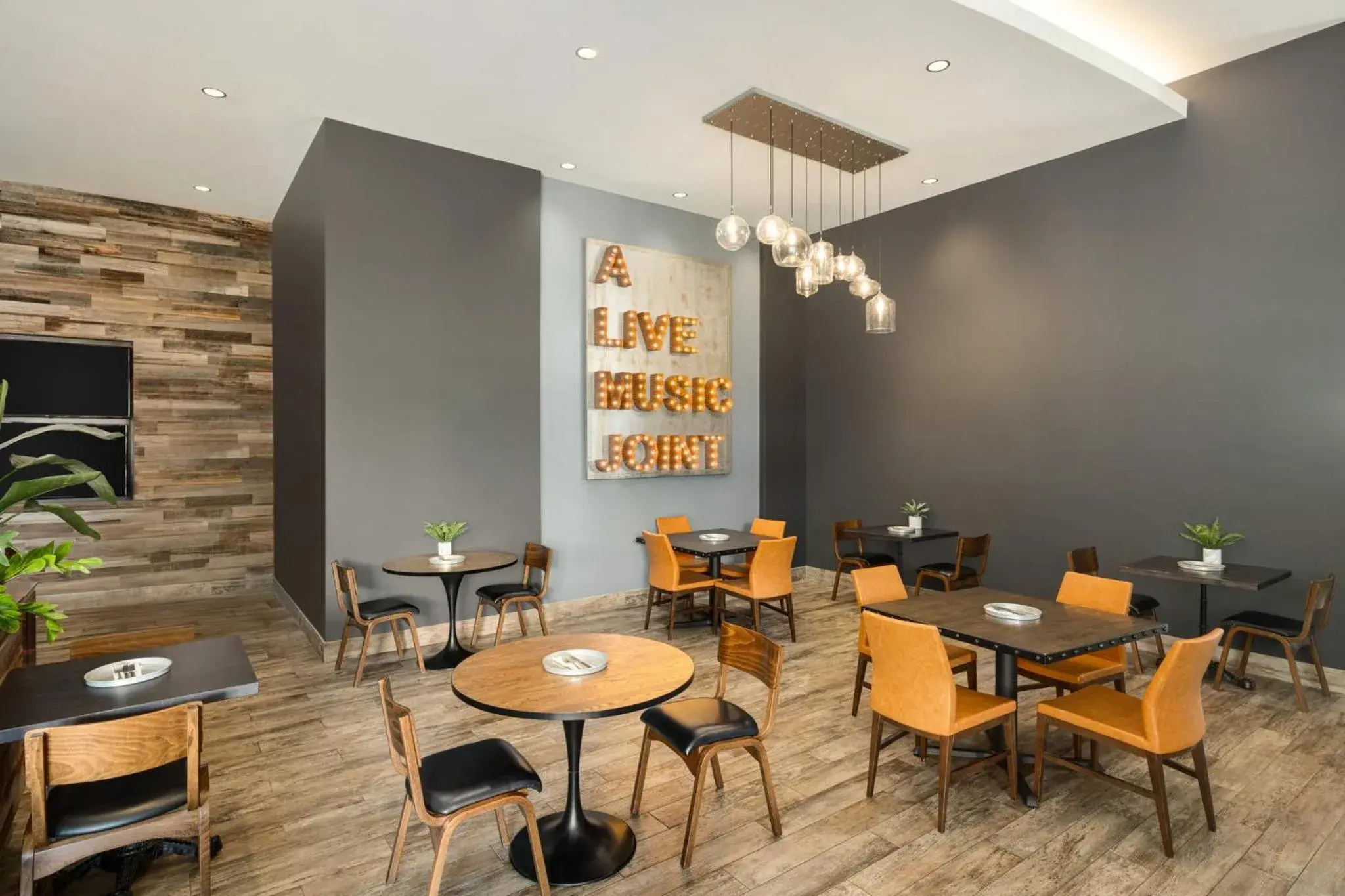 Breakfast in Holiday Inn & Suites Nashville Downtown Broadway Breakfast in Holiday Inn & Suites Nashville Downtown Broadway