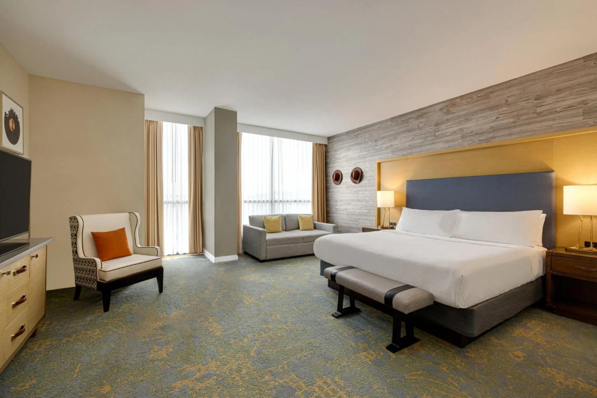 Photo of the whole room, Bed in Holiday Inn & Suites Nashville Downtown Broadway