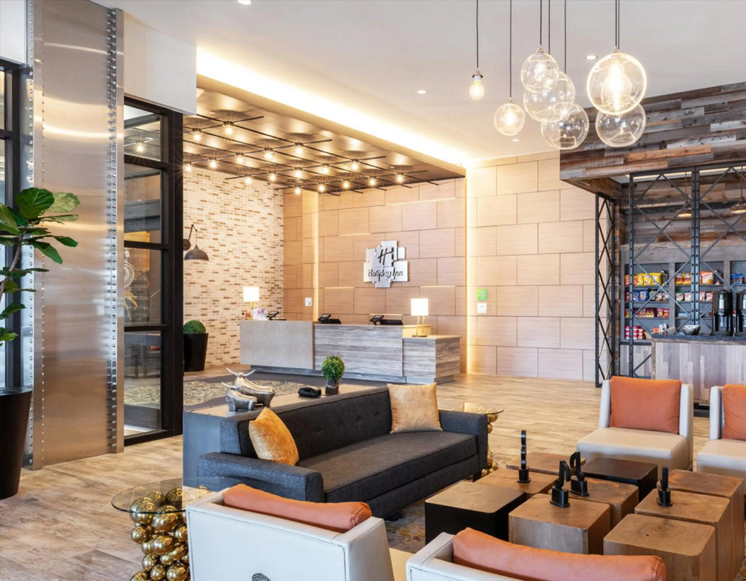 Property building in Holiday Inn & Suites Nashville Downtown Broadway