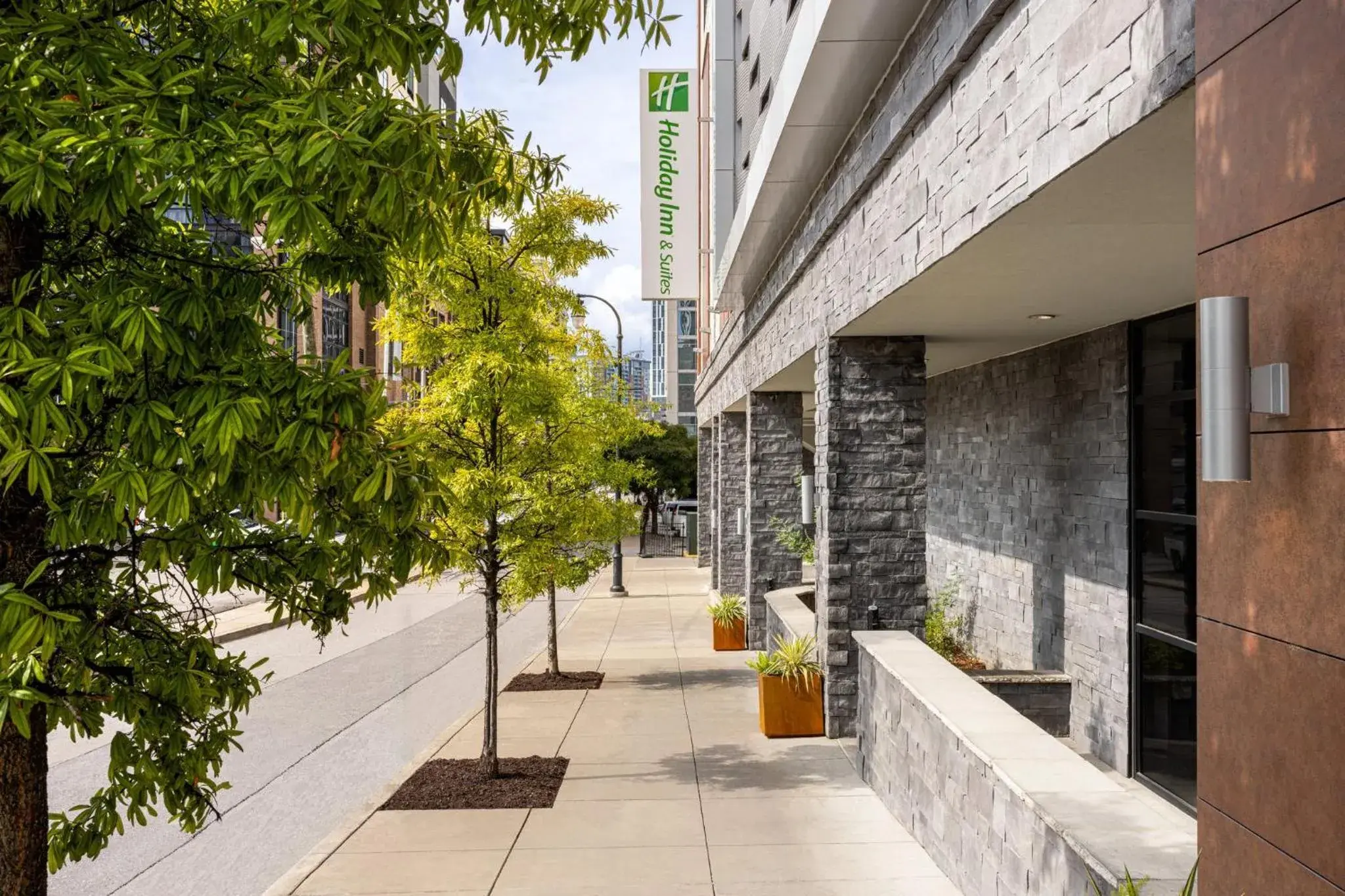 Property building in Holiday Inn & Suites Nashville Downtown Broadway Property building in Holiday Inn & Suites Nashville Downtown Broadway