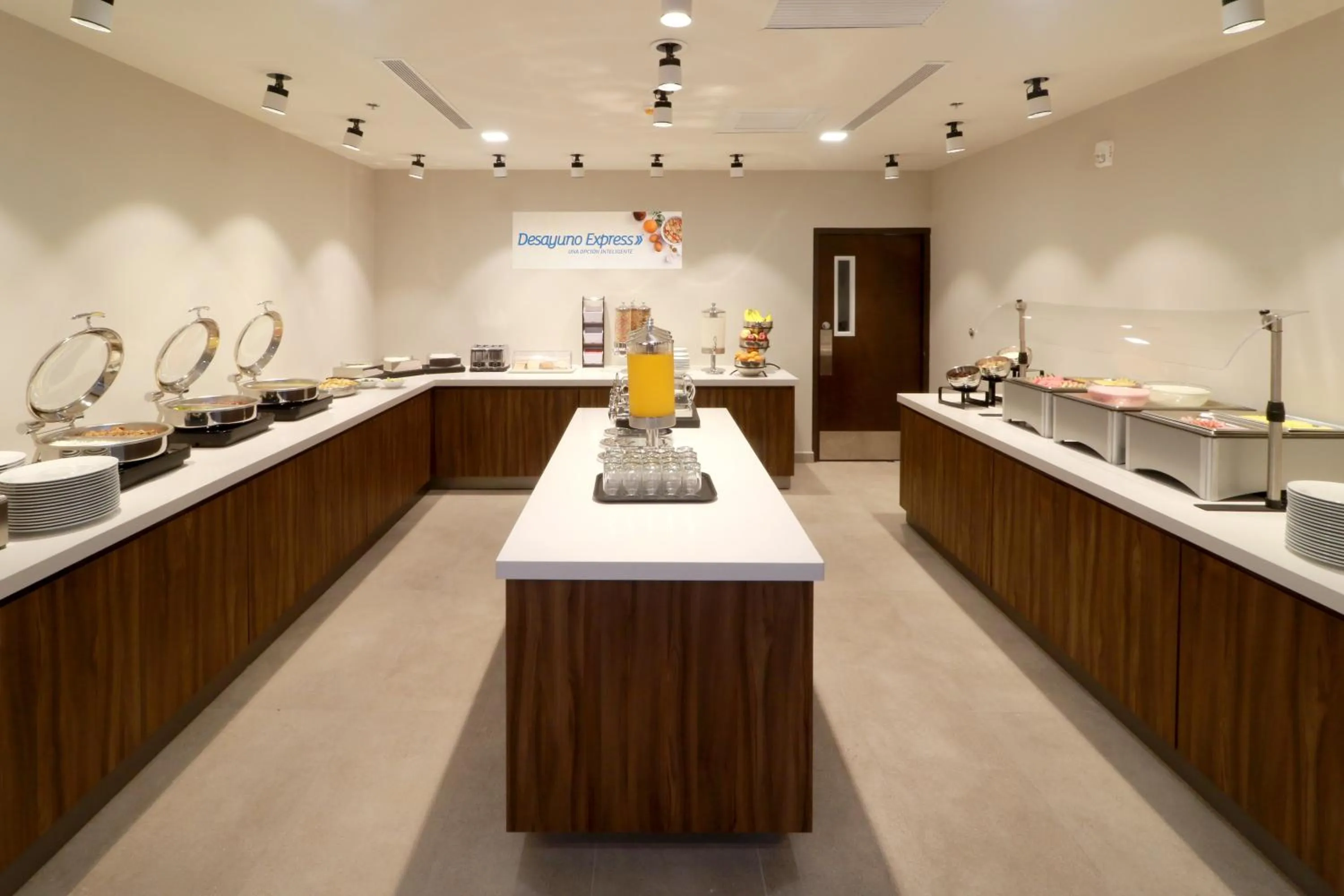 Breakfast in Holiday Inn Express & Suites - Playa del Carmen by IHG