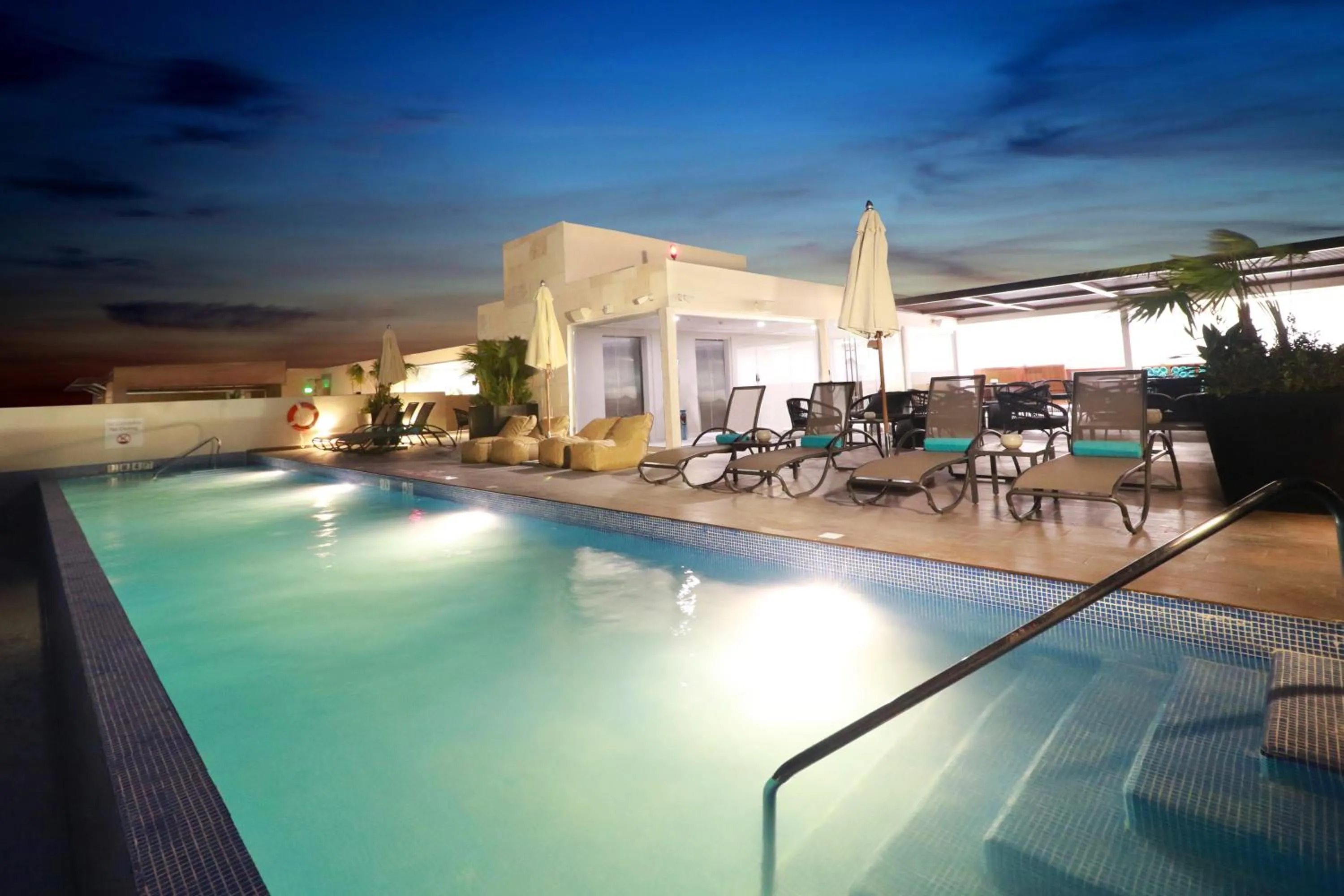 Swimming pool in Holiday Inn Express & Suites - Playa del Carmen by IHG