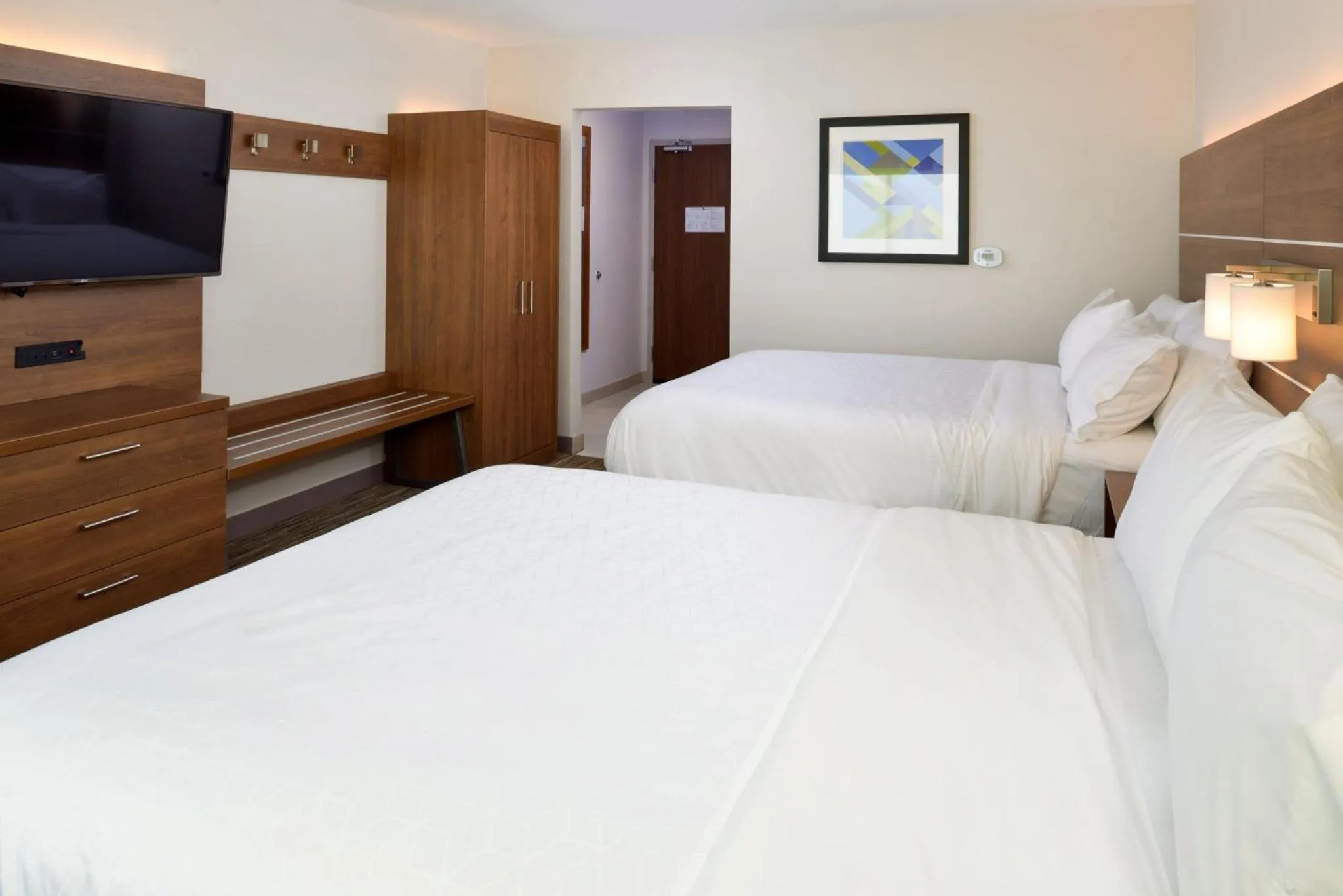 Photo of the whole room, Bed in Holiday Inn Express & Suites - Ottumwa by IHG