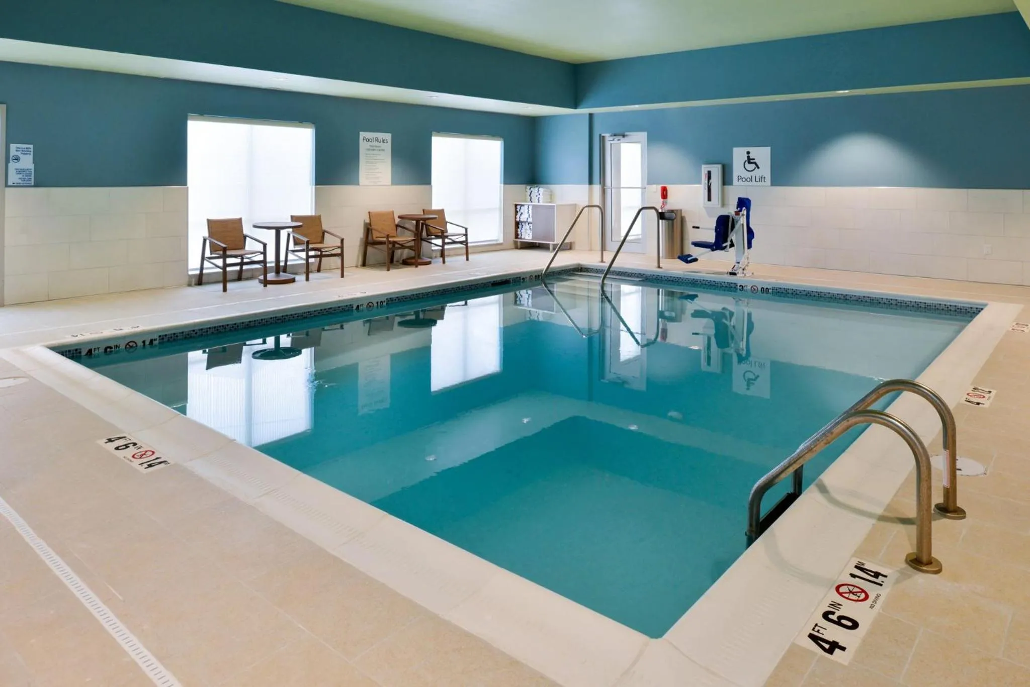 Swimming pool in Holiday Inn Express & Suites - Ottumwa by IHG