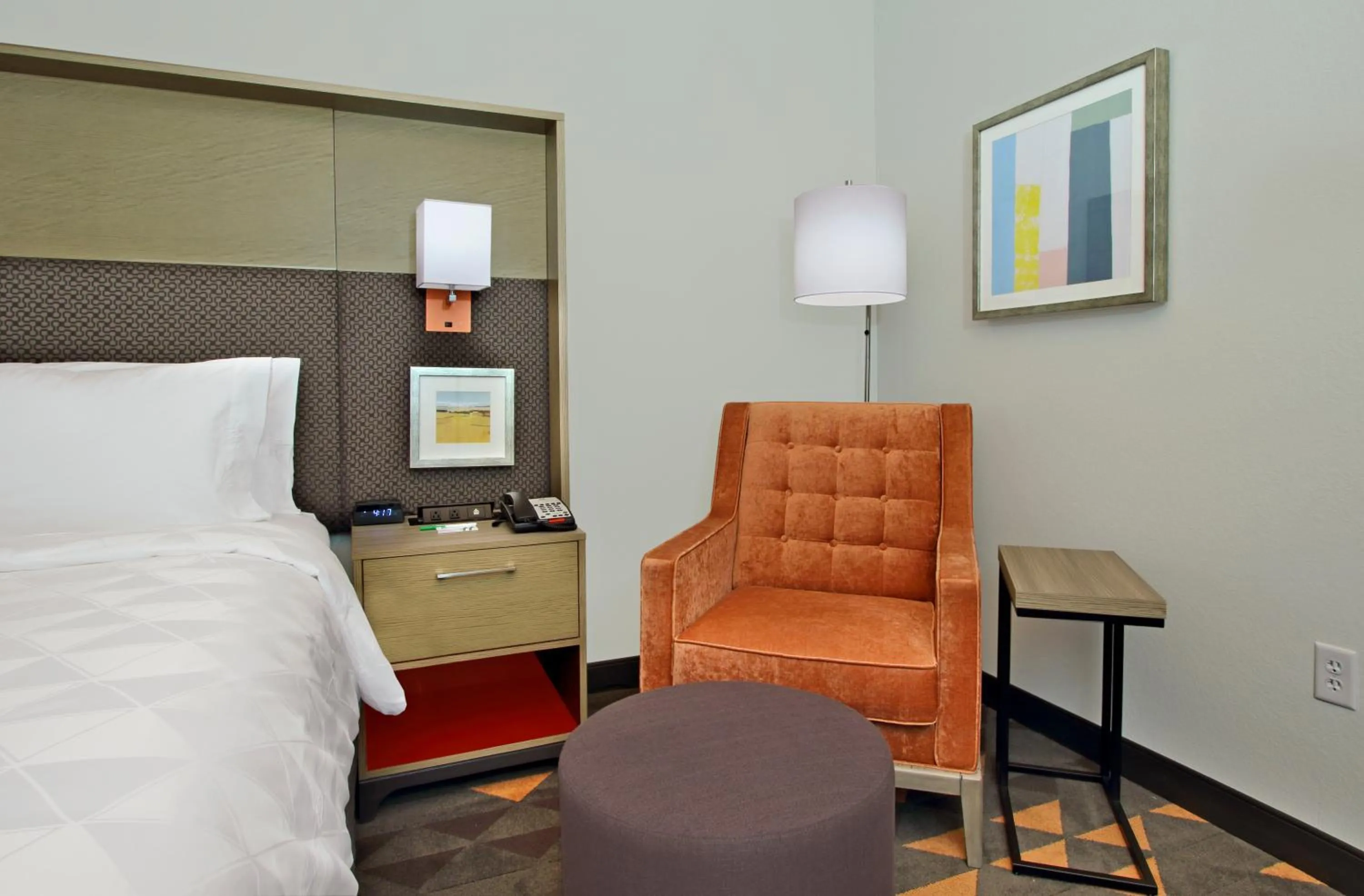 Seating area, Bed in Holiday Inn Hattiesburg - North by IHG