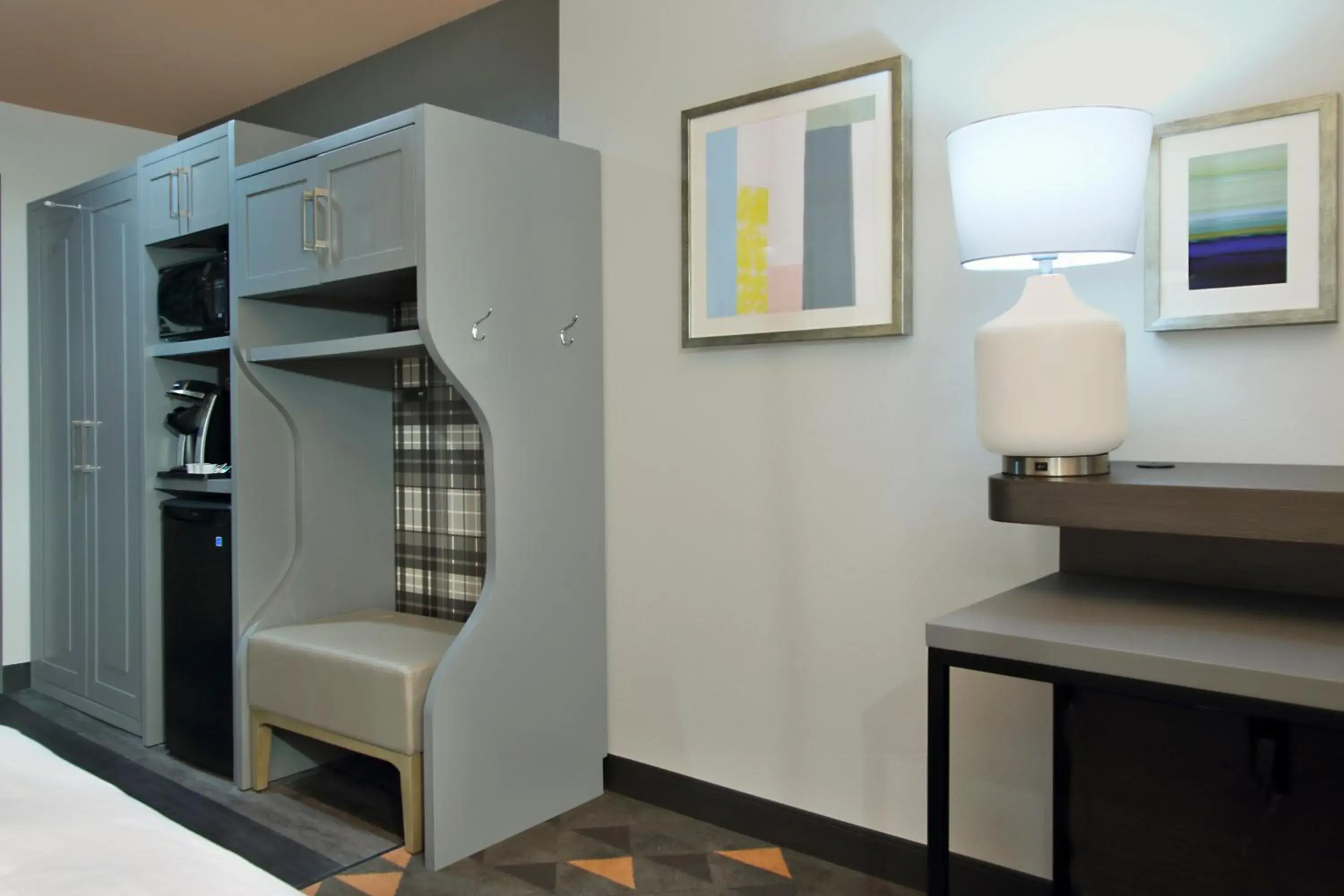 King Room - Hearing Accessible - Non-Smoking in Holiday Inn Hattiesburg - North by IHG King Room - Hearing Accessible - Non-Smoking in Holiday Inn Hattiesburg - North by IHG