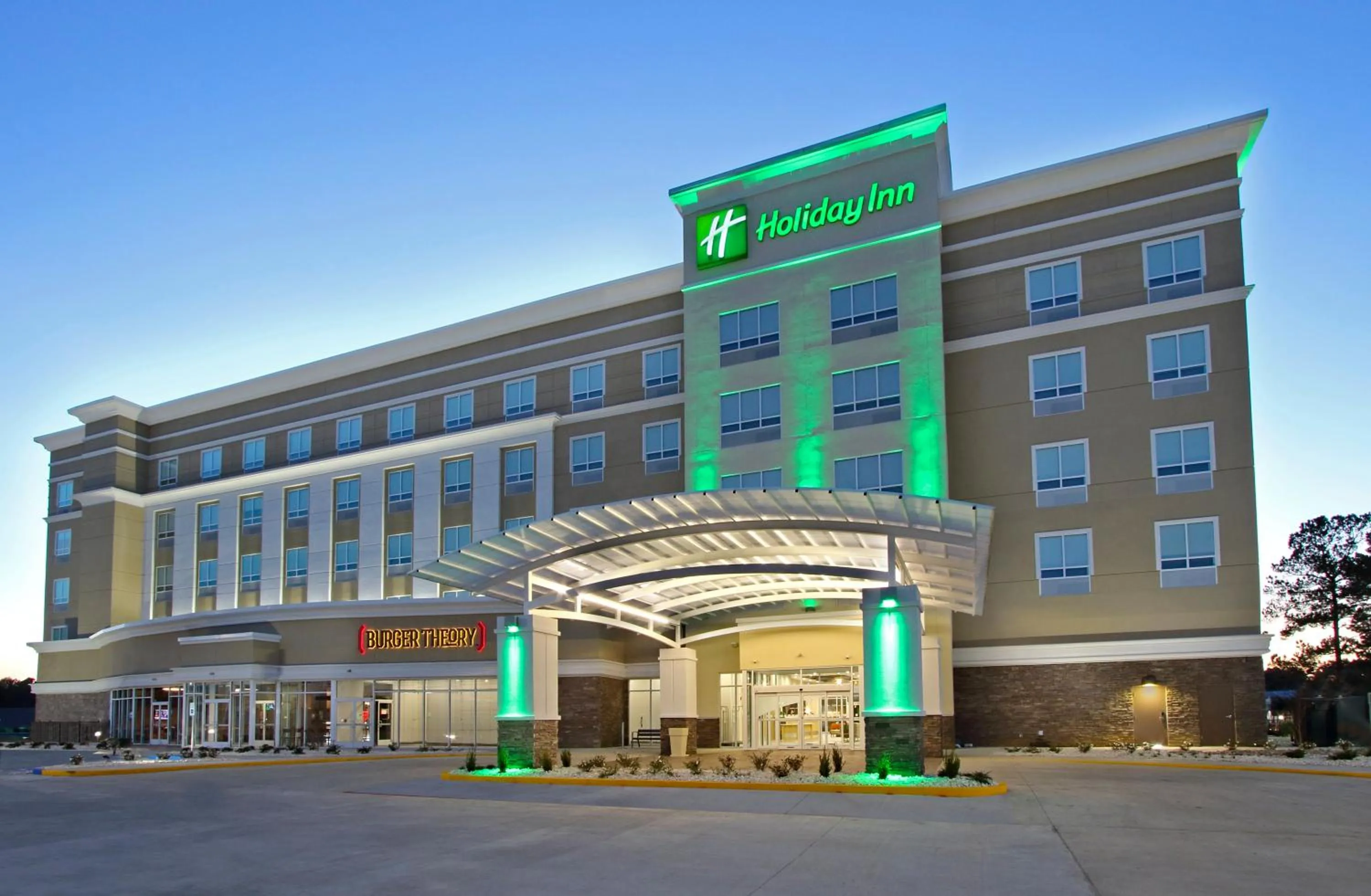 Property building in Holiday Inn Hattiesburg - North by IHG
