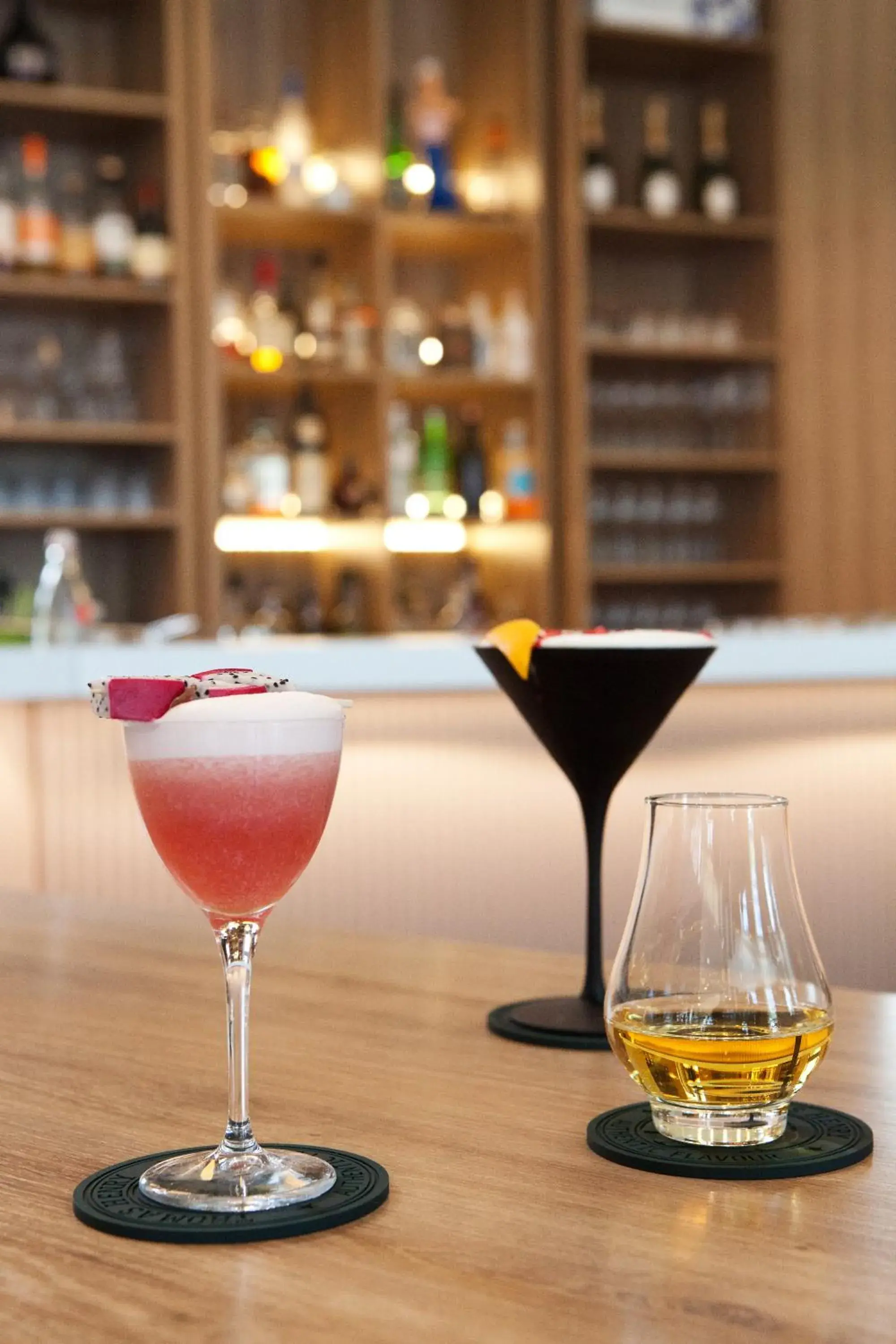 Lounge or bar in Holiday Inn - Hamburg - HafenCity by IHG Lounge or bar in Holiday Inn - Hamburg - HafenCity by IHG