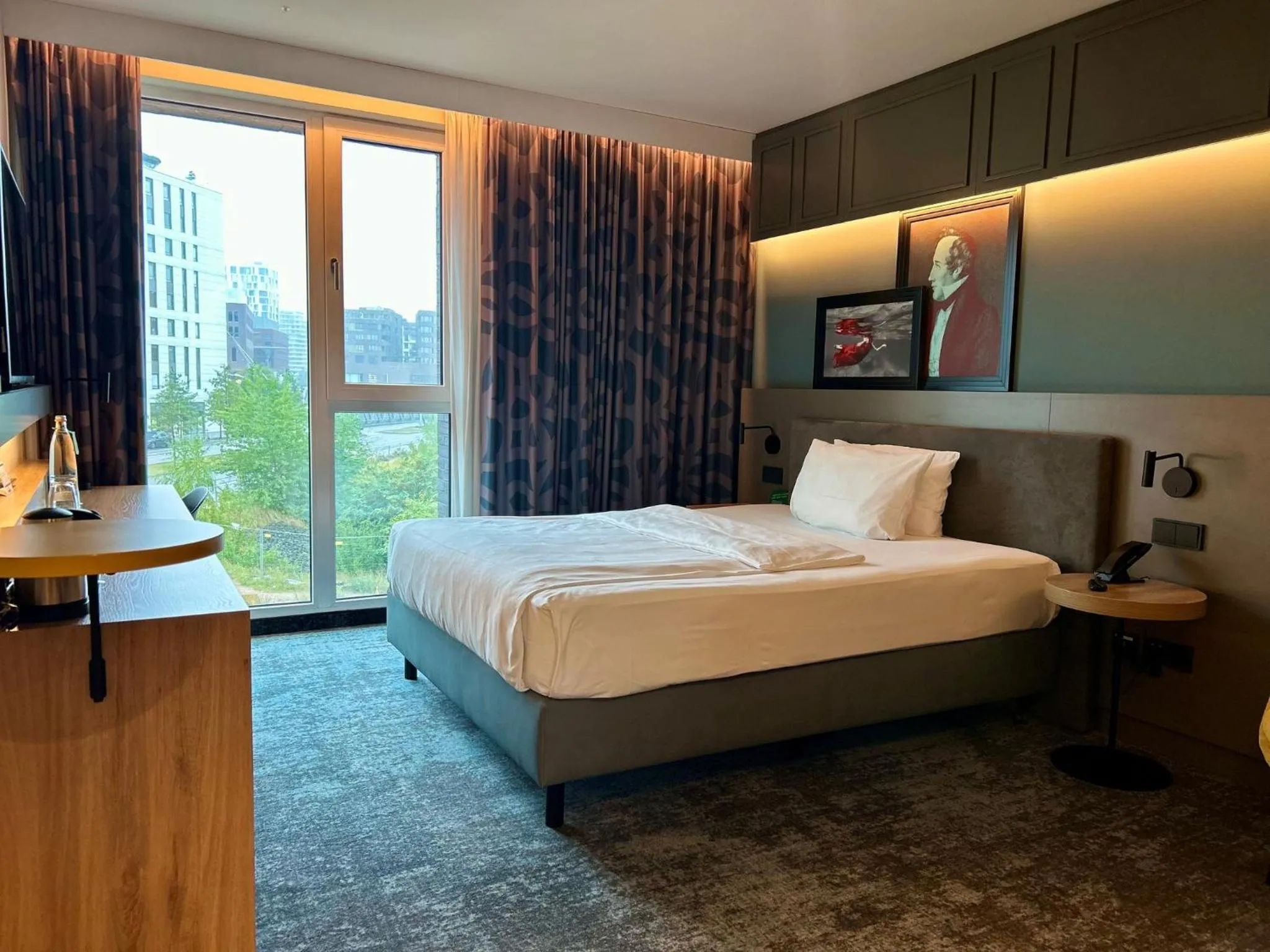 Photo of the whole room, Bed in Holiday Inn - Hamburg - HafenCity by IHG