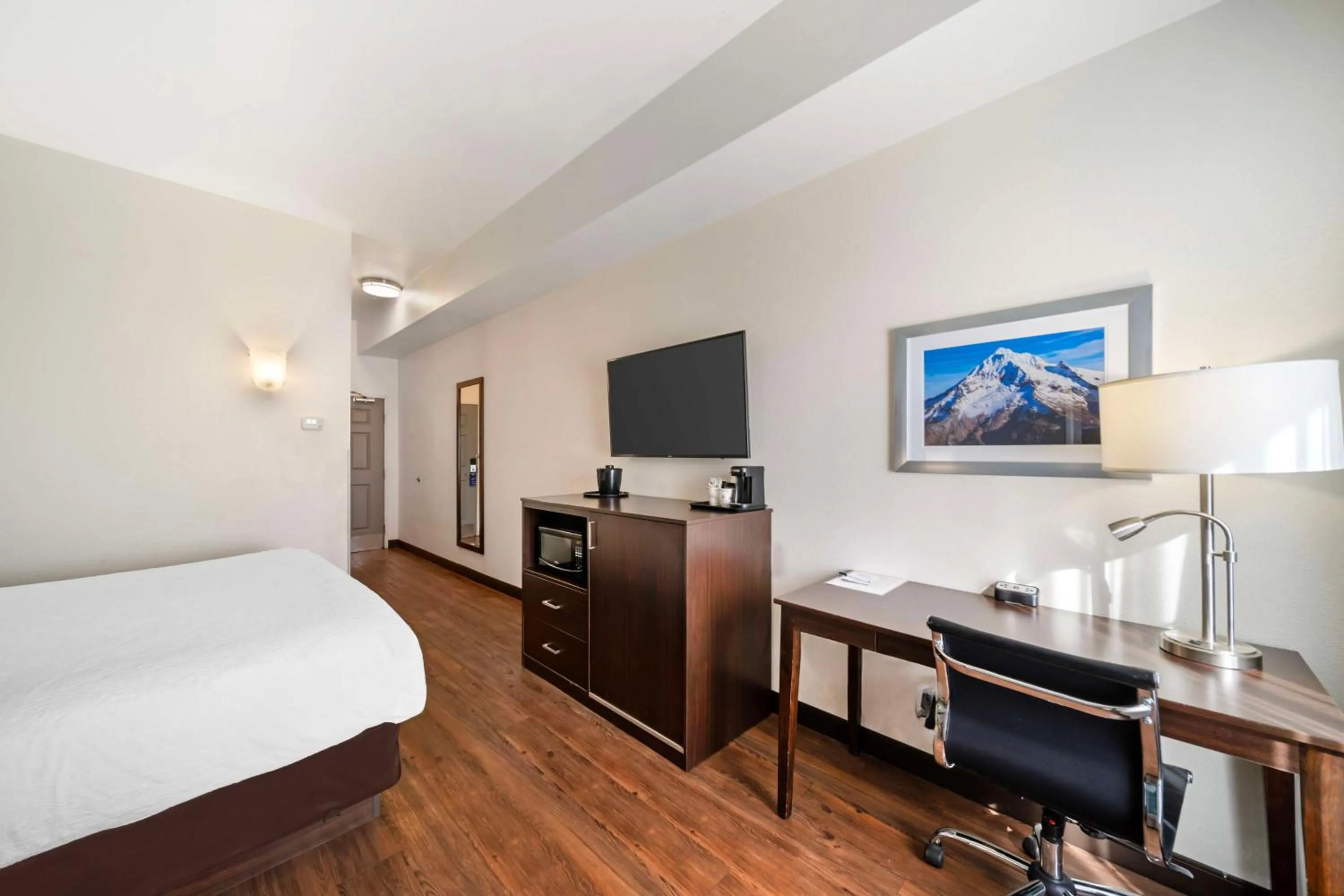 Bedroom, Bed in Best Western Crater Lake Highway White City/Medford