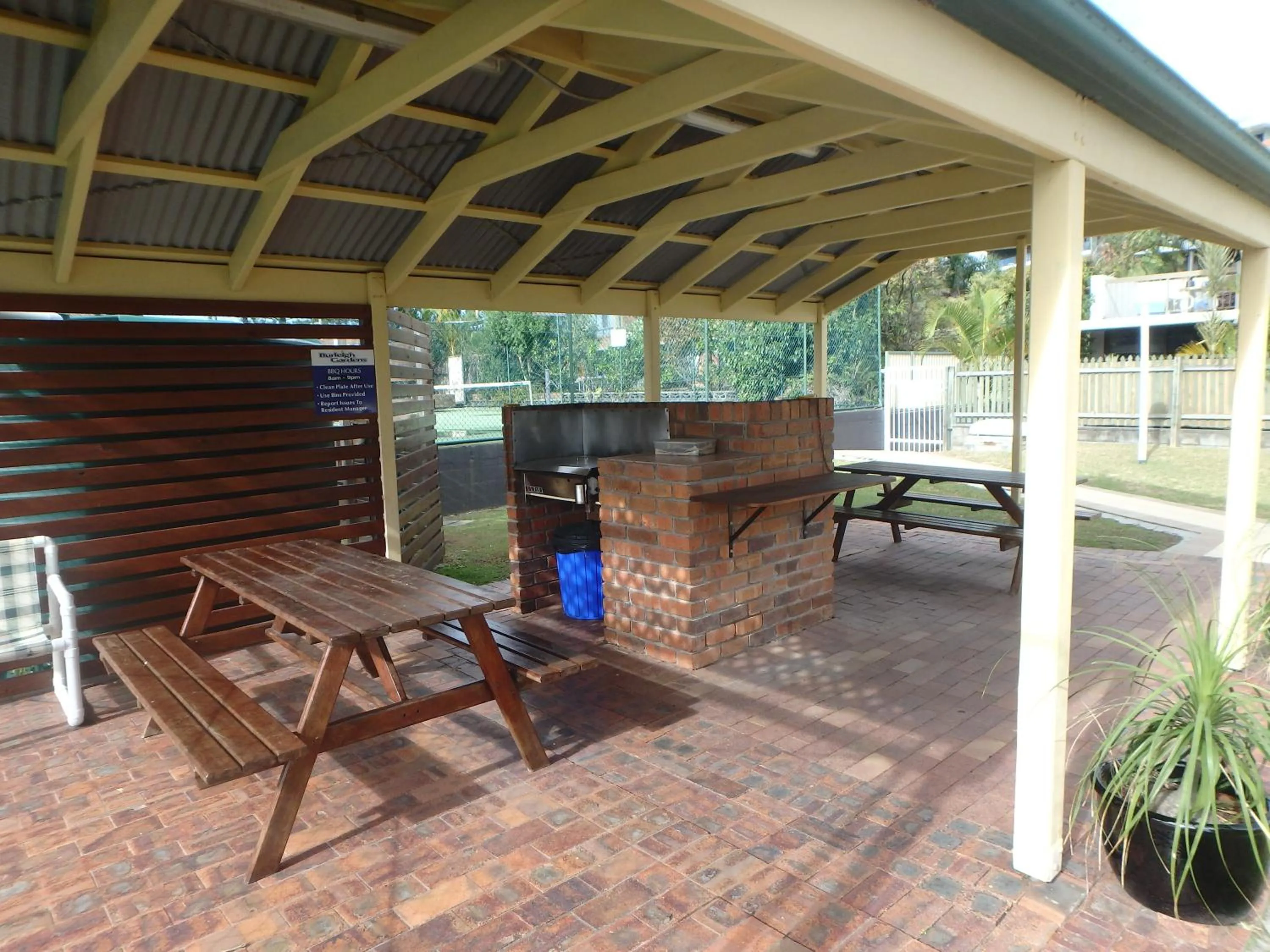 BBQ facilities in Burleigh Gardens North Hi-Rise Holiday Apartments