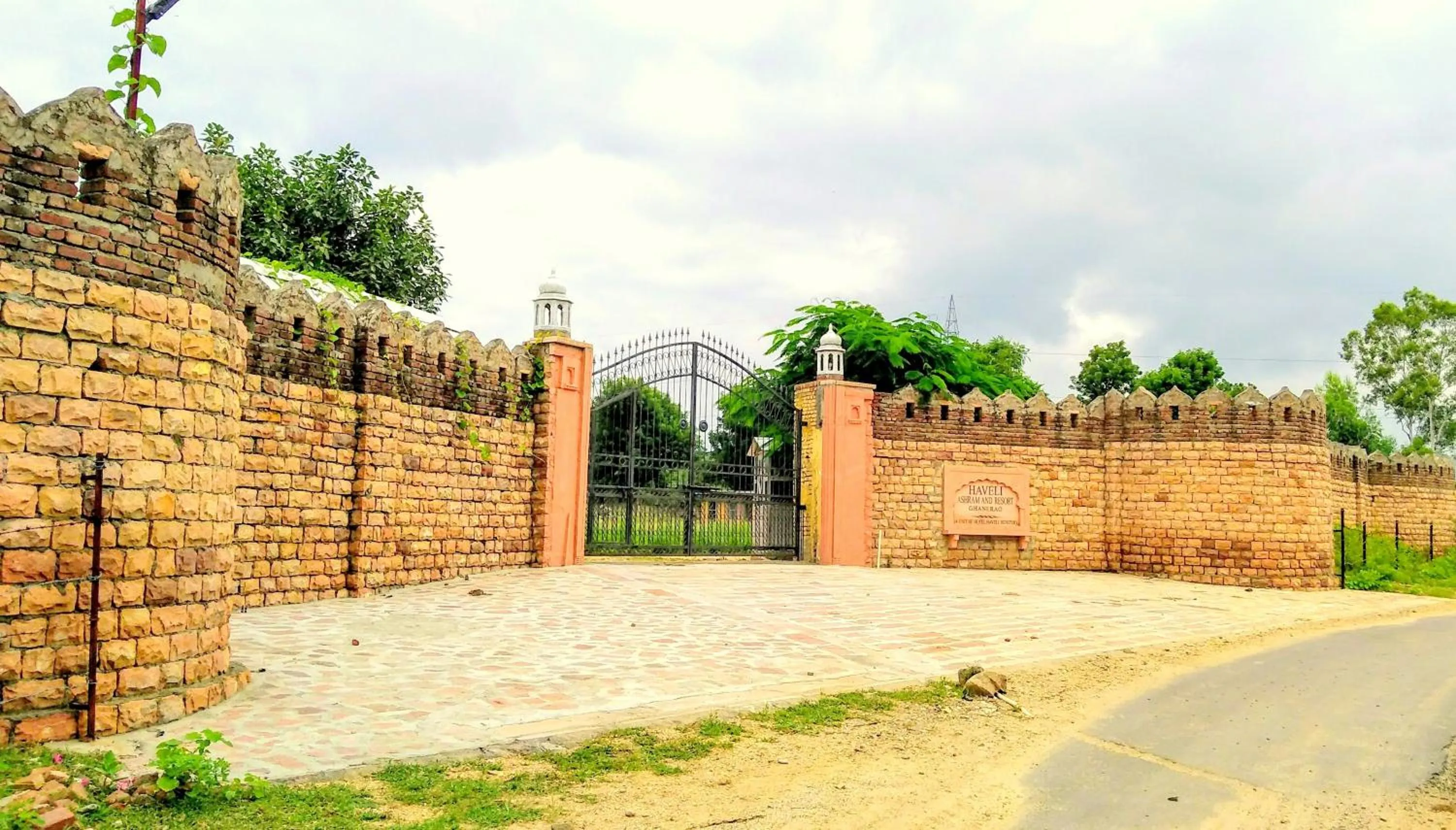 Haveli Expedition & Resort