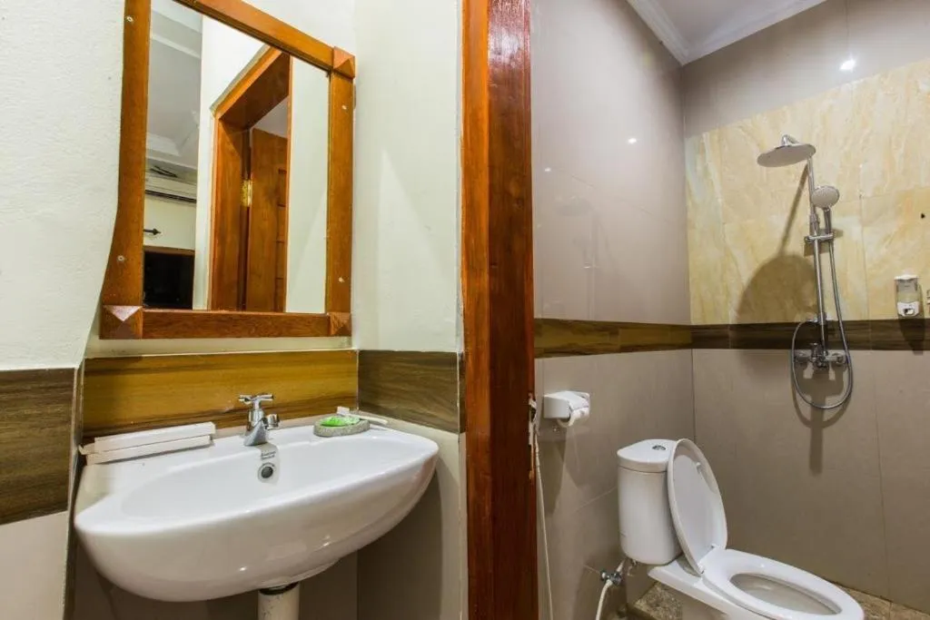 Toilet in Ogix Cliff Paradise